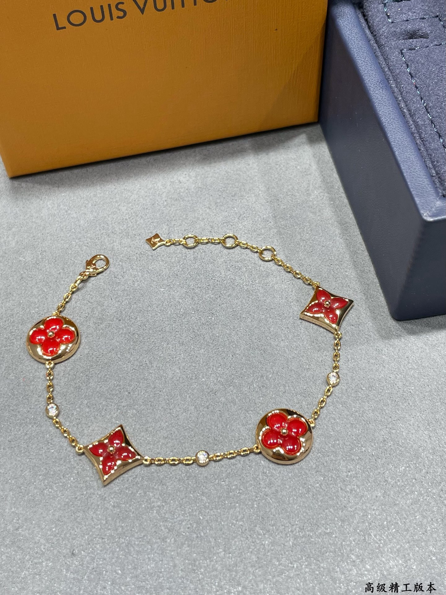 L0vis Vvtt0n Large Red Agate Four Flower Bracelet