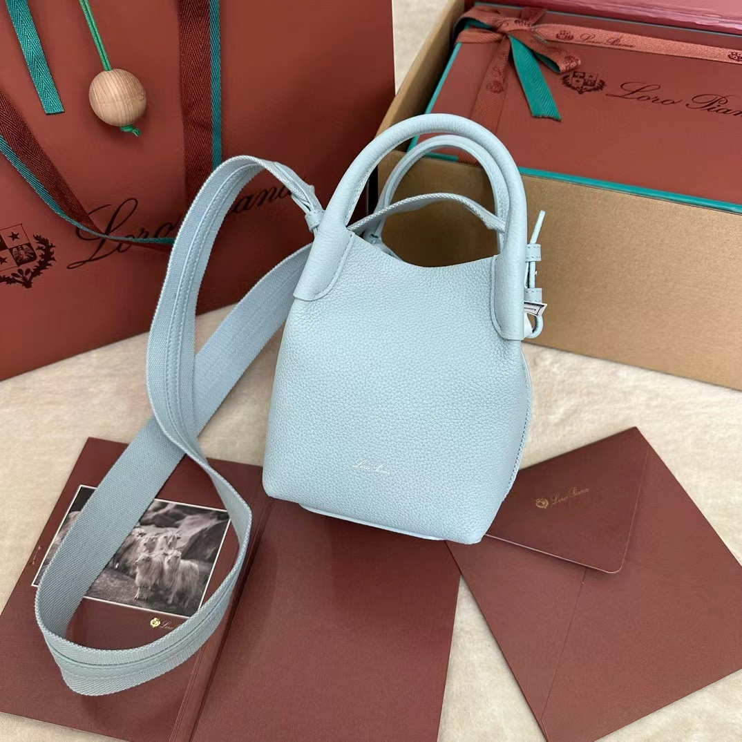 L0r0 P1ana Small Bale Bag Grained Calfskin 17 x 17 x 21 cm