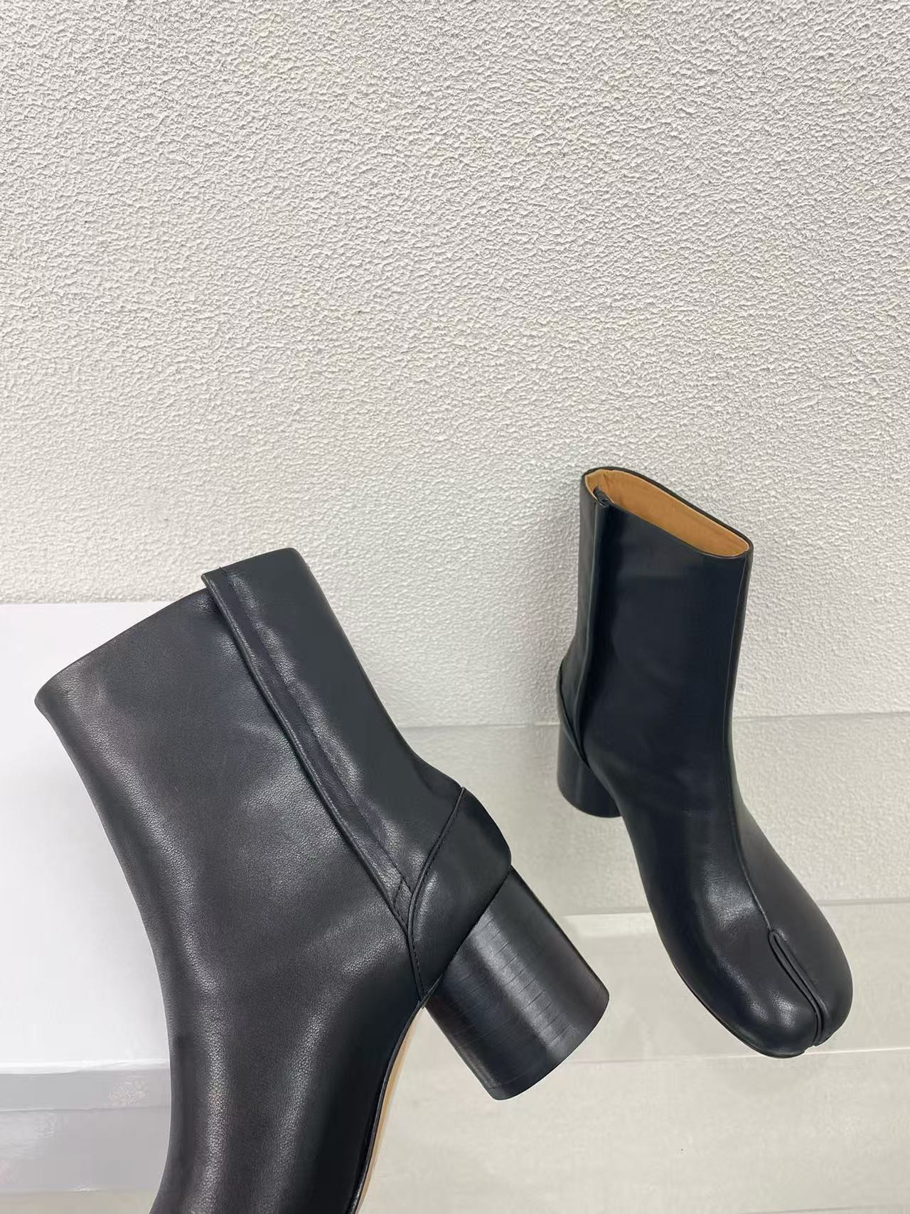 UA Ma1s0n Marg*e1a Tabi Ankle Boots