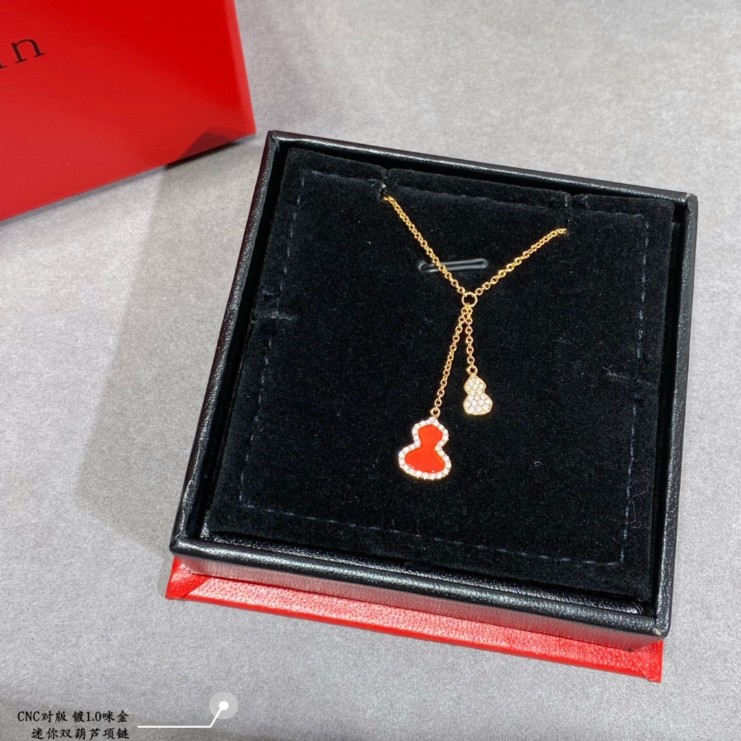 Qeelin Mini Double Gourd Pendant Necklace