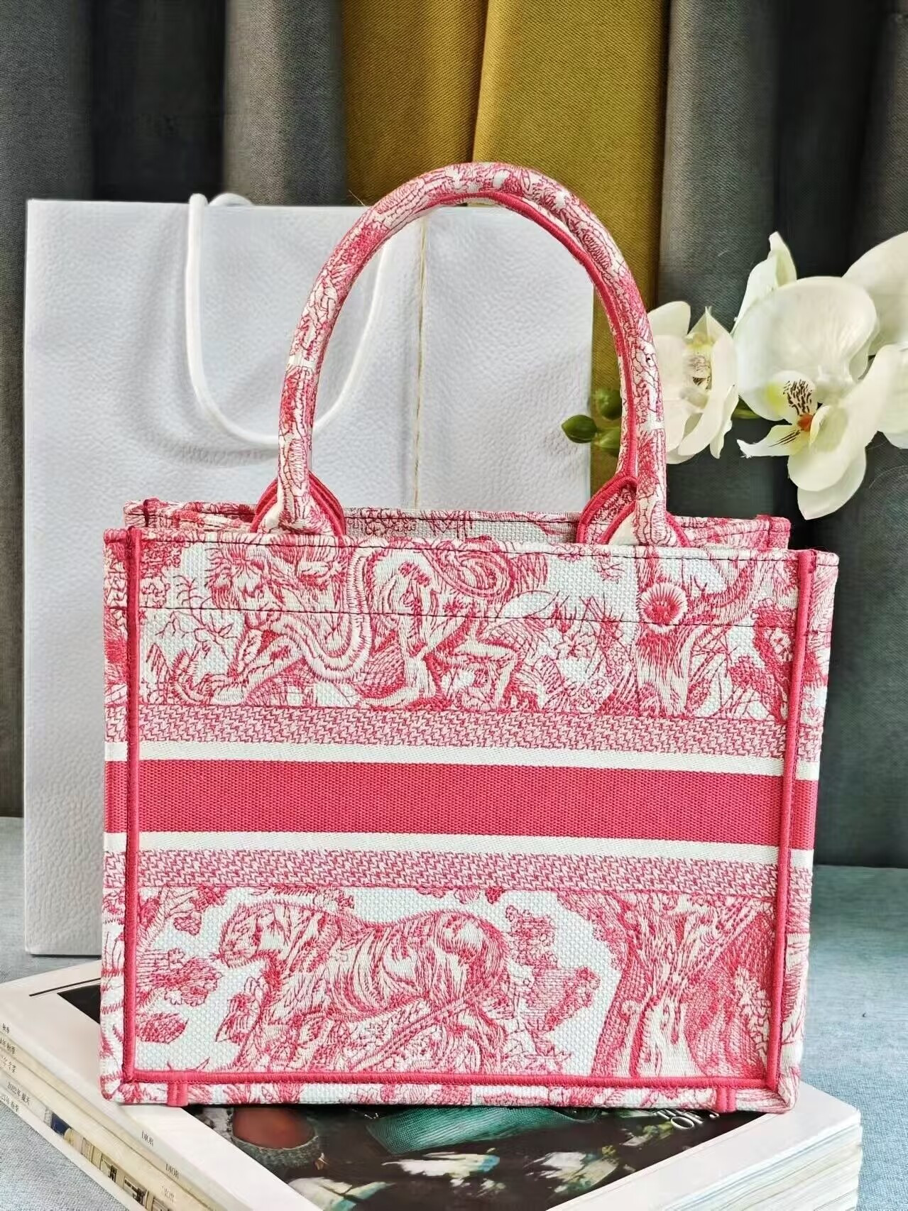 D10r Tote 26 x 8 x 22cm