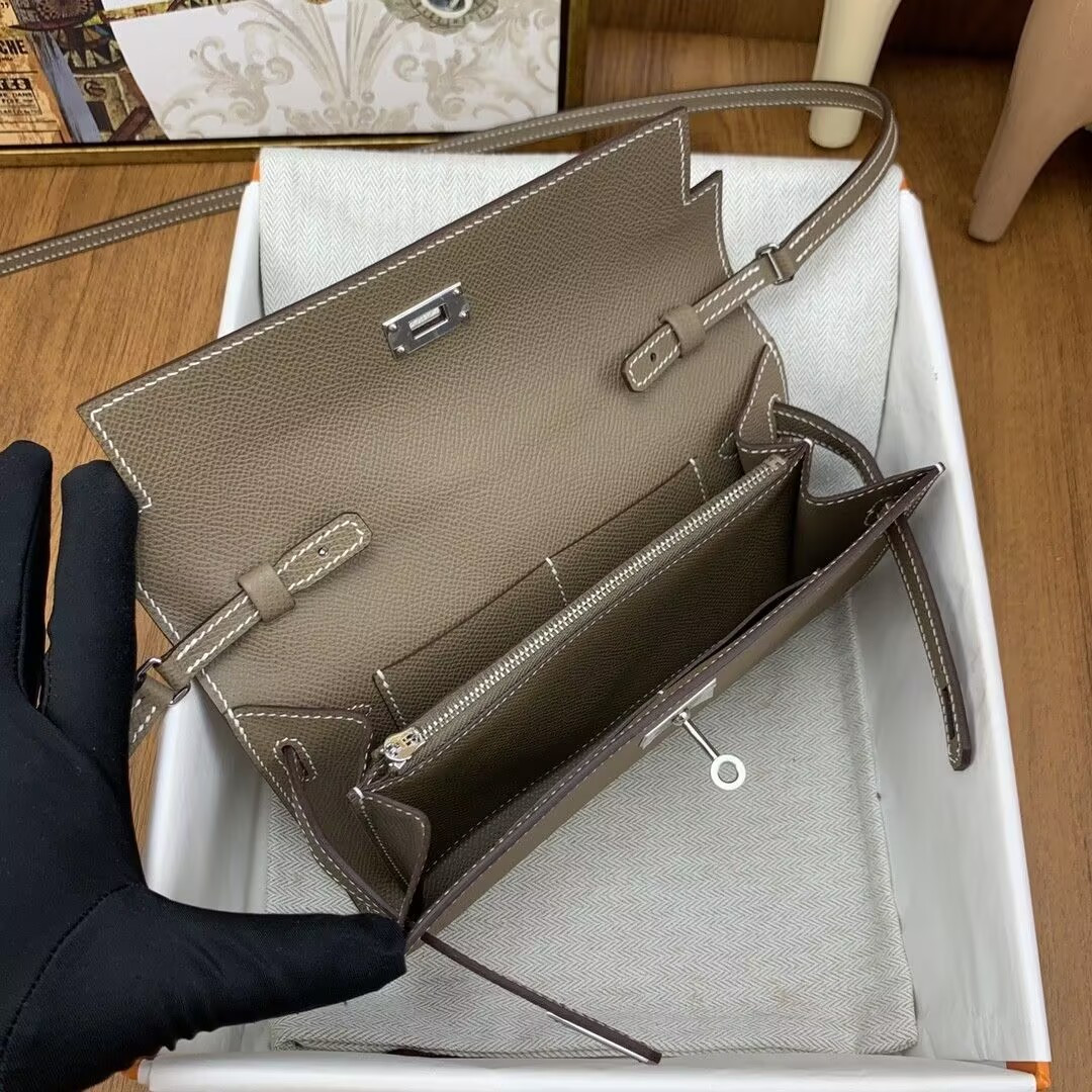 H**me5 Kelly Classique To Go wallet