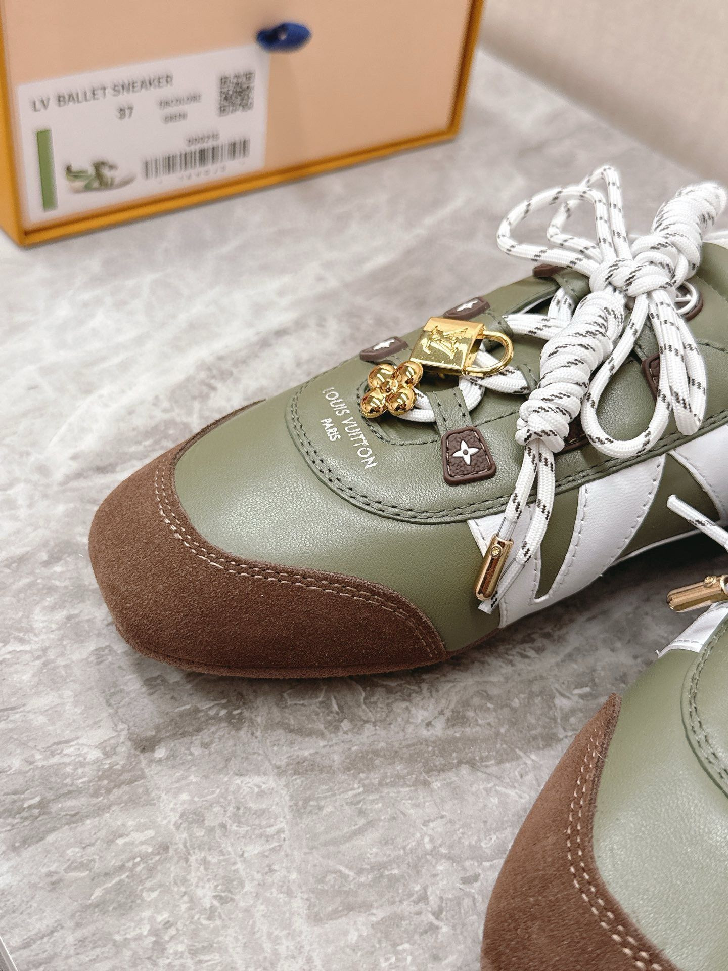UA LV Sneaker
