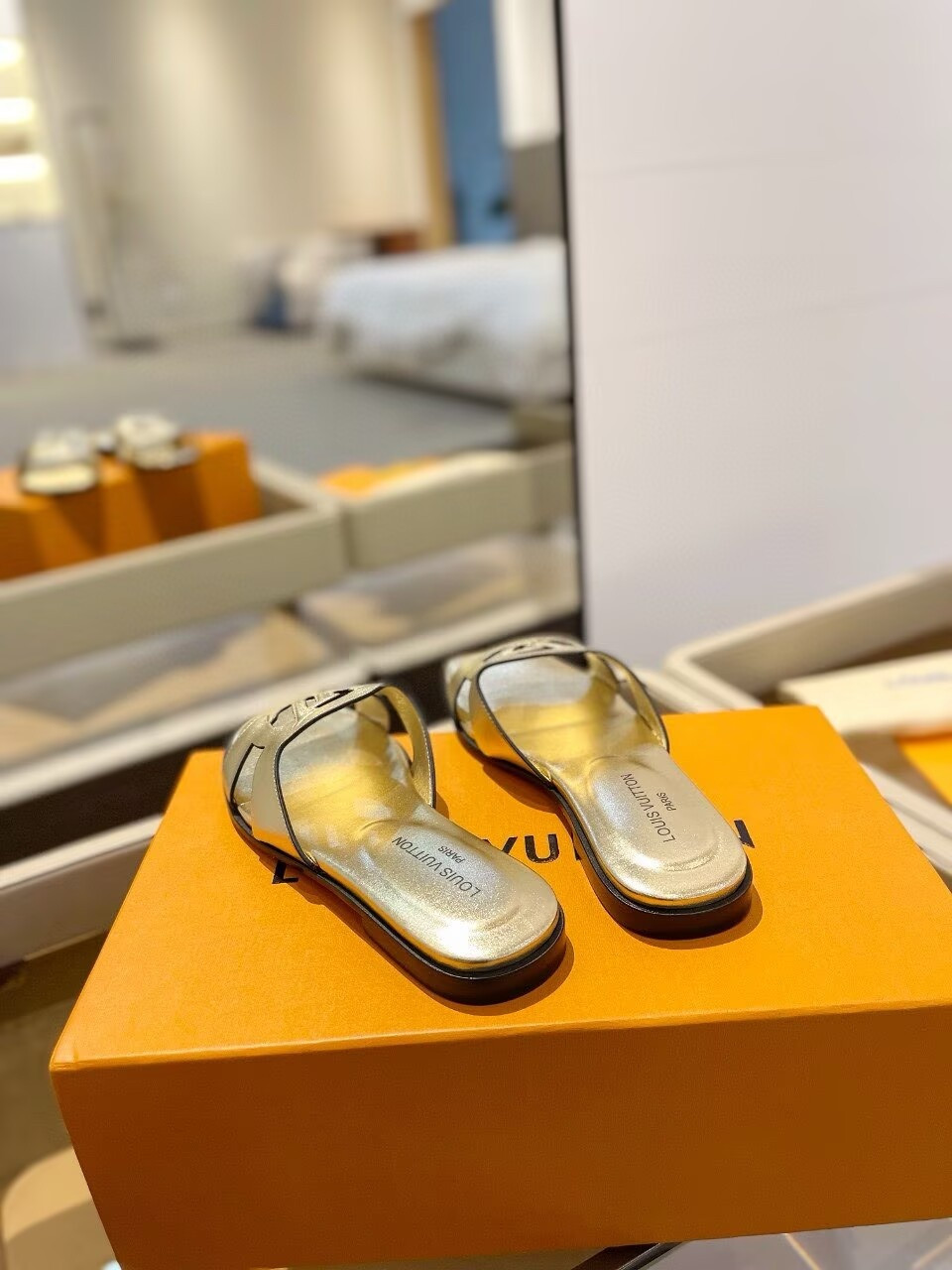 UA LV Isola Flat Mule