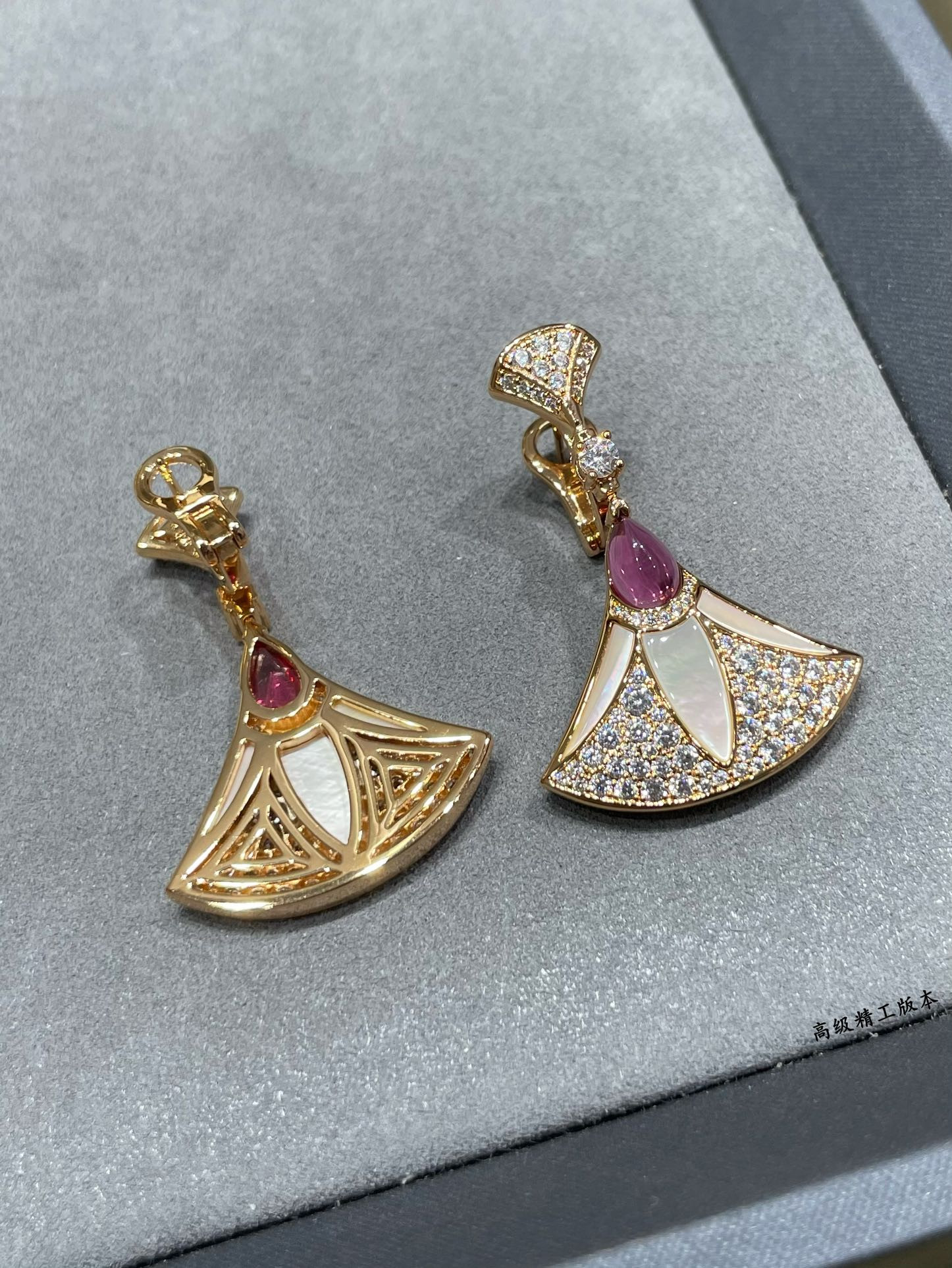 Bv1g*ai Roman fan Earrings