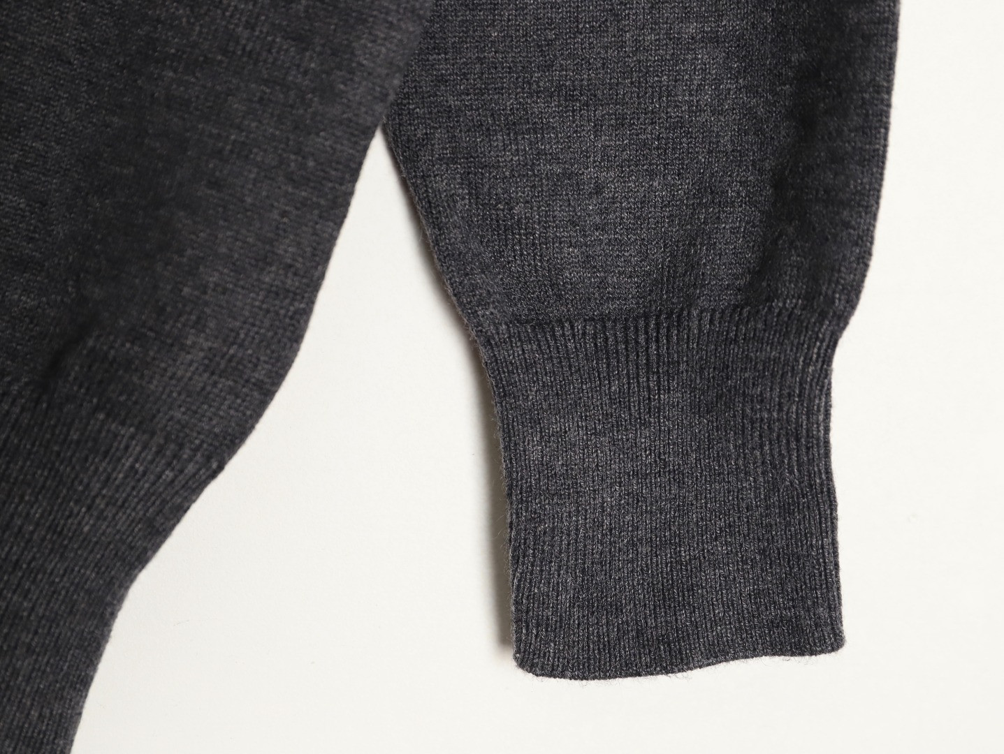 Gvc*1 25fw Knitting Sweaters