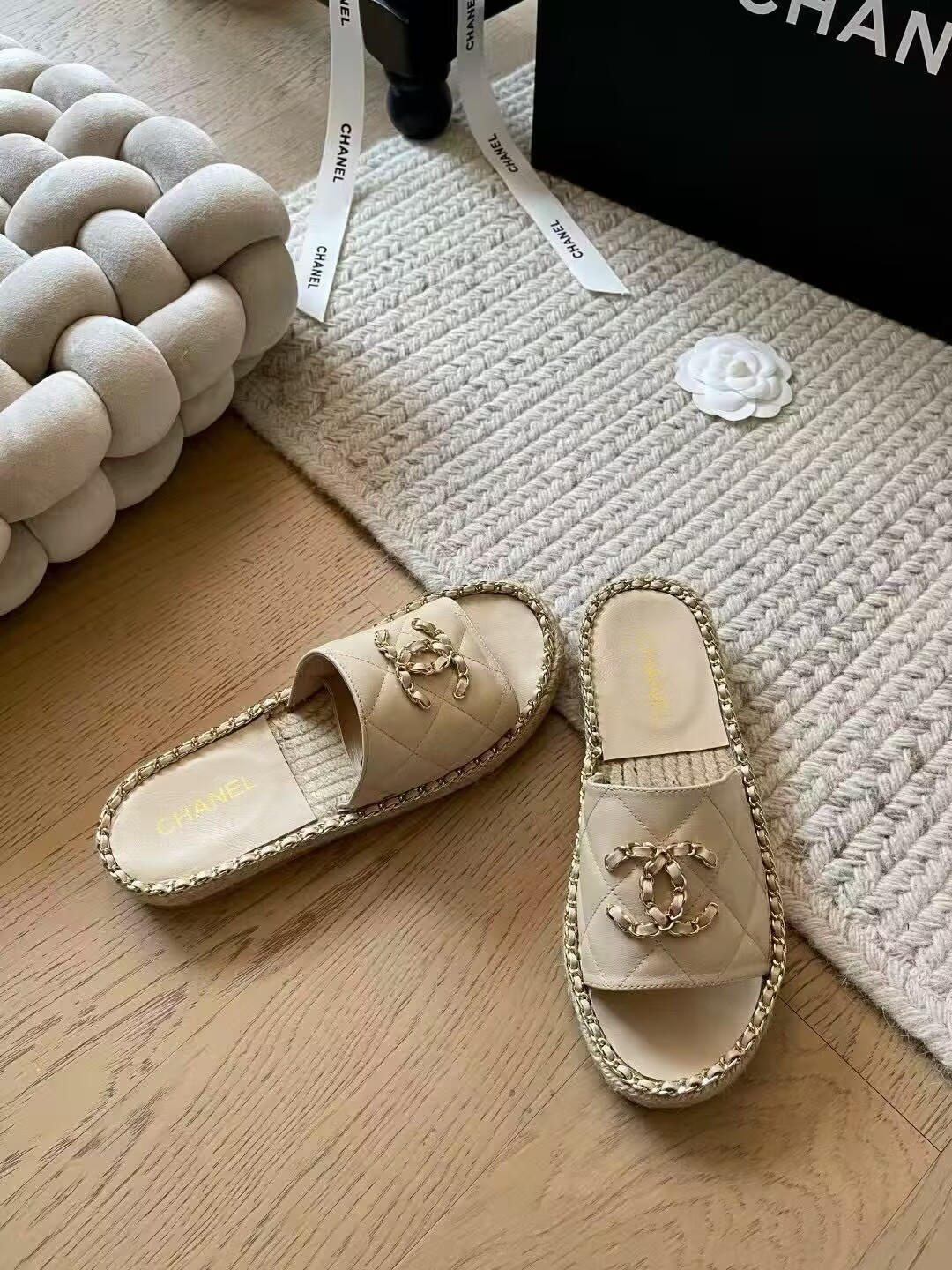UA Ch**el Slides