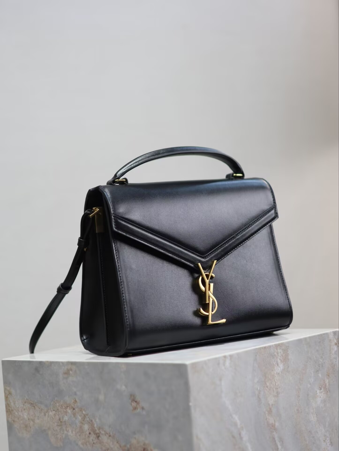 Y51 Cassandra Top Handle Bag 24.5x20x11.5cm