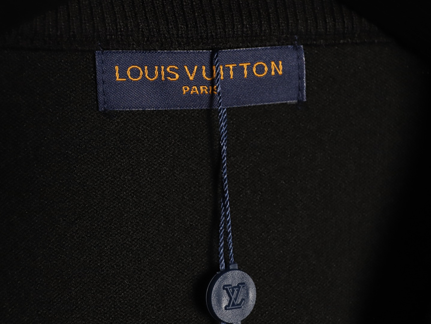 L0vis Vvtt0n Sweaters