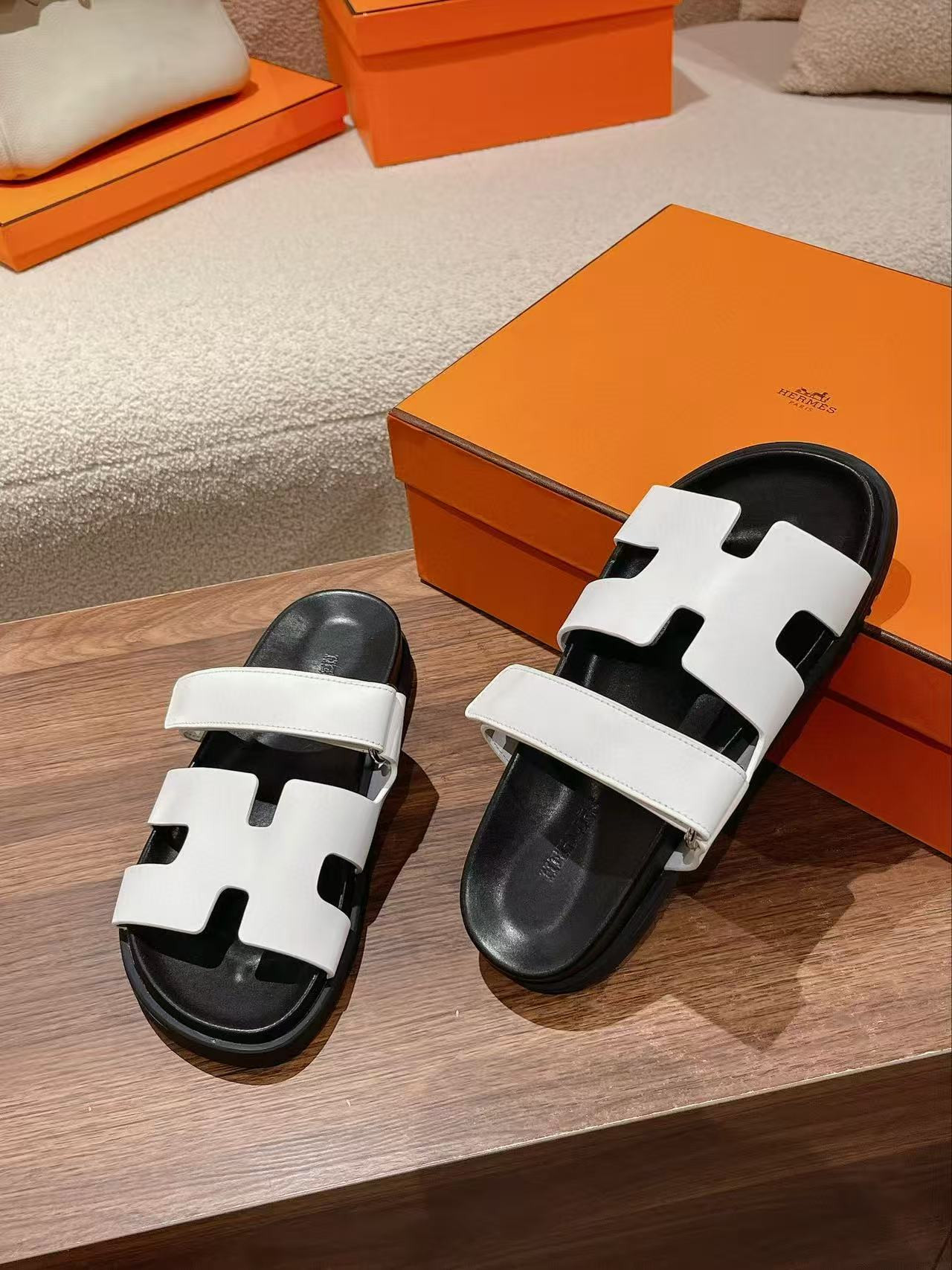 UA H**me5 Chypre Sandal