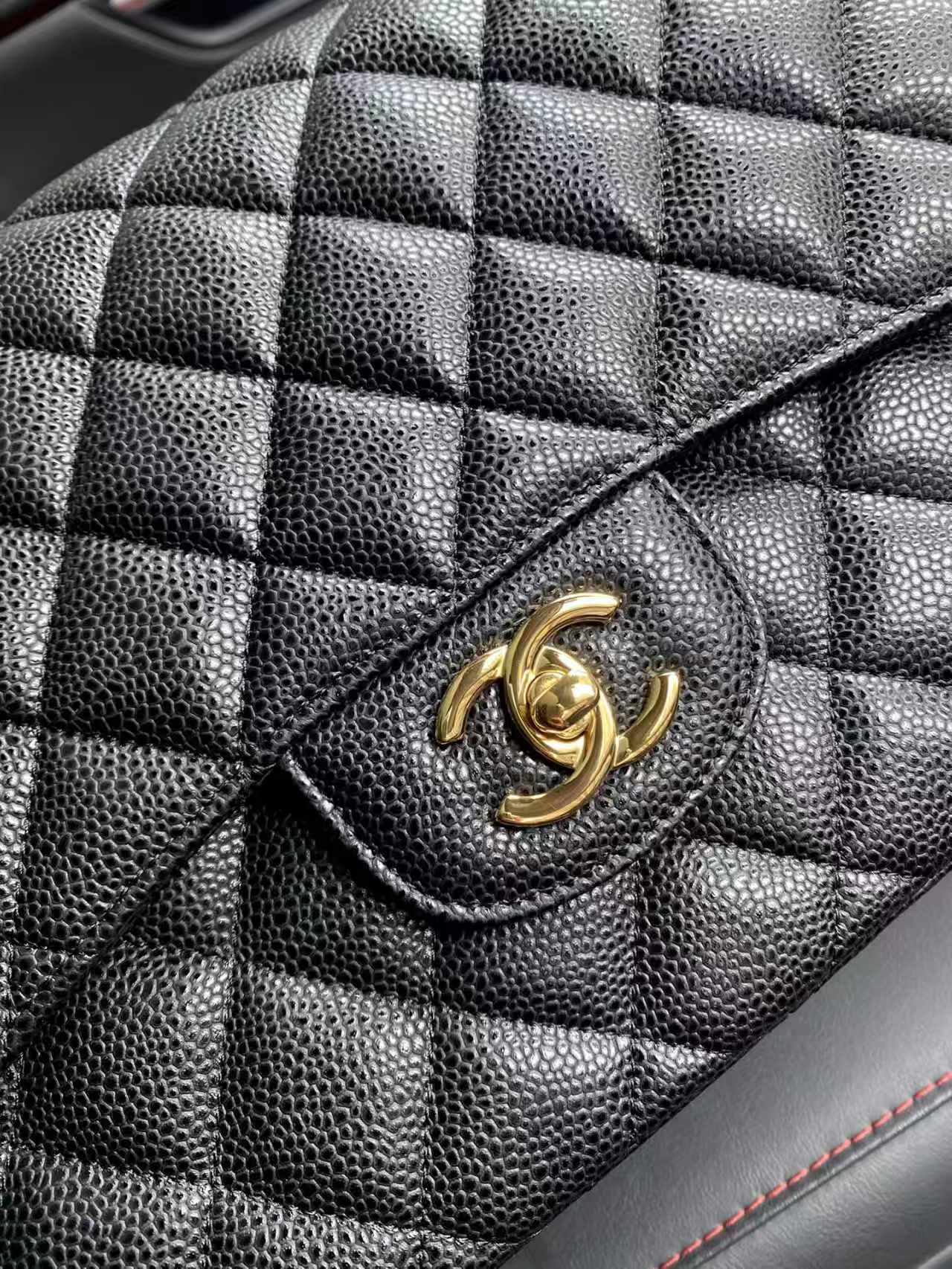 Ch**el Classic Flap Jumbo 30cm CF Black Gold 19.5x30x10cm