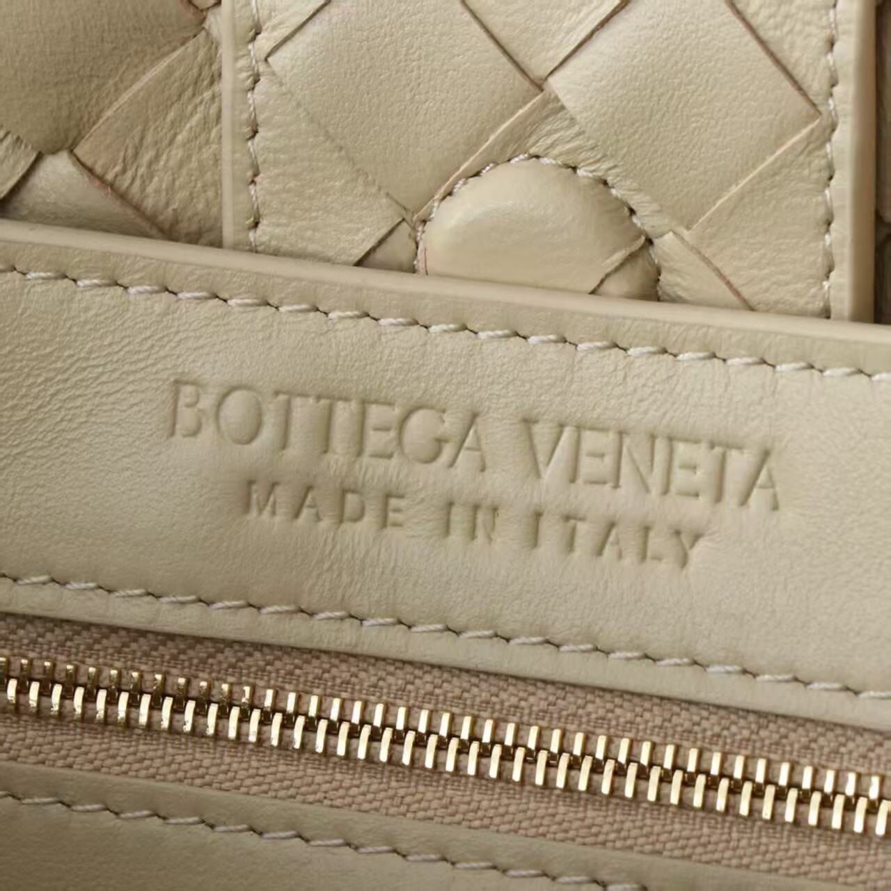 B0tt*ga Ven*ta Medium Andiamo 32x25x11CM
