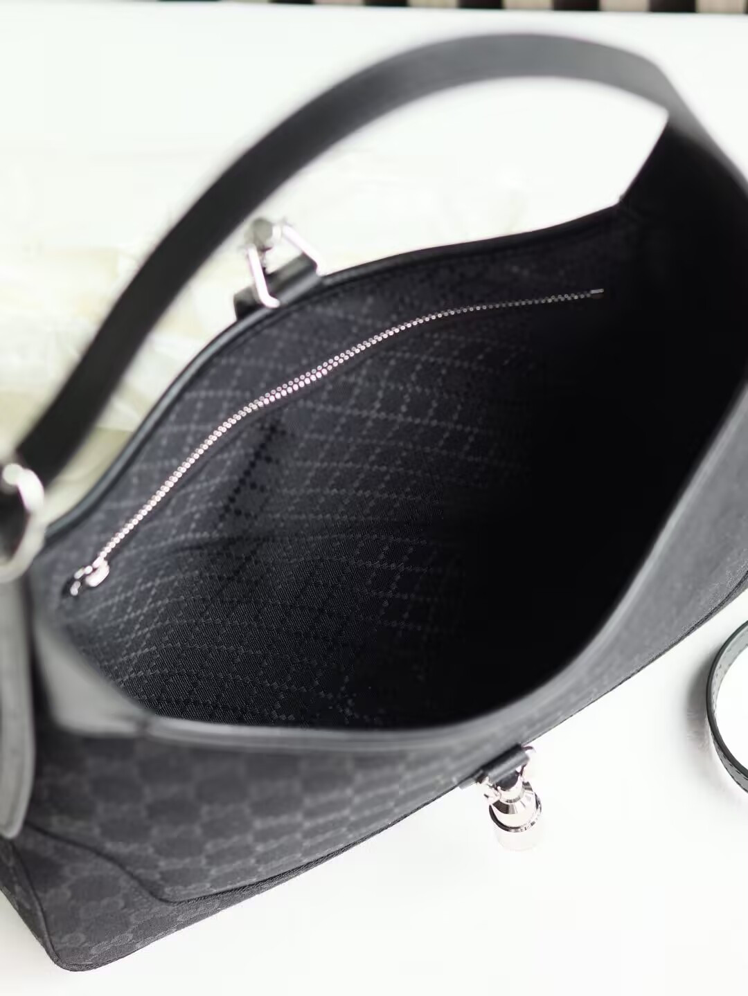 Gvc*1 Jackie Medium Shoulder Bag 31.5x22x4.5cm