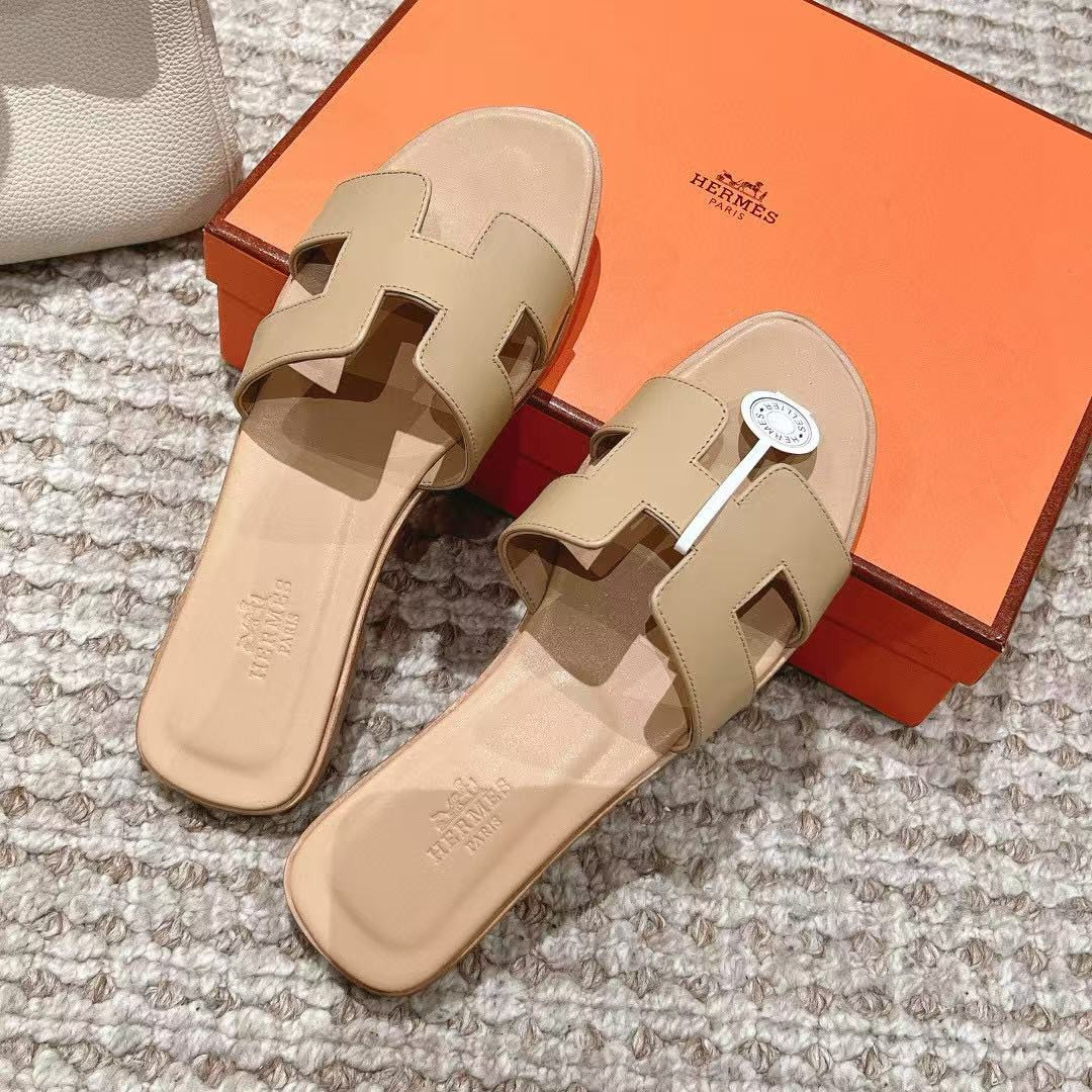 UA H**me5 Oran sandal