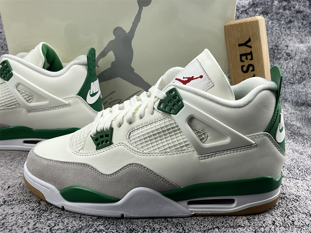 UA NIKE SB X AIR JORDAN 4 RETRO SP 