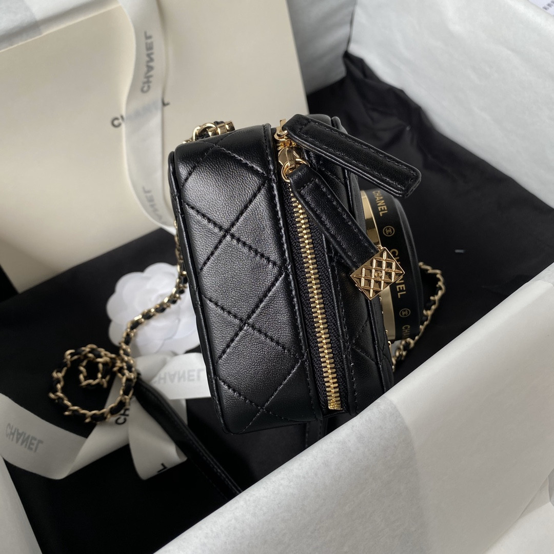 Ch**el CAMERA BAG 4.5 × 6.2 × 2.3 in