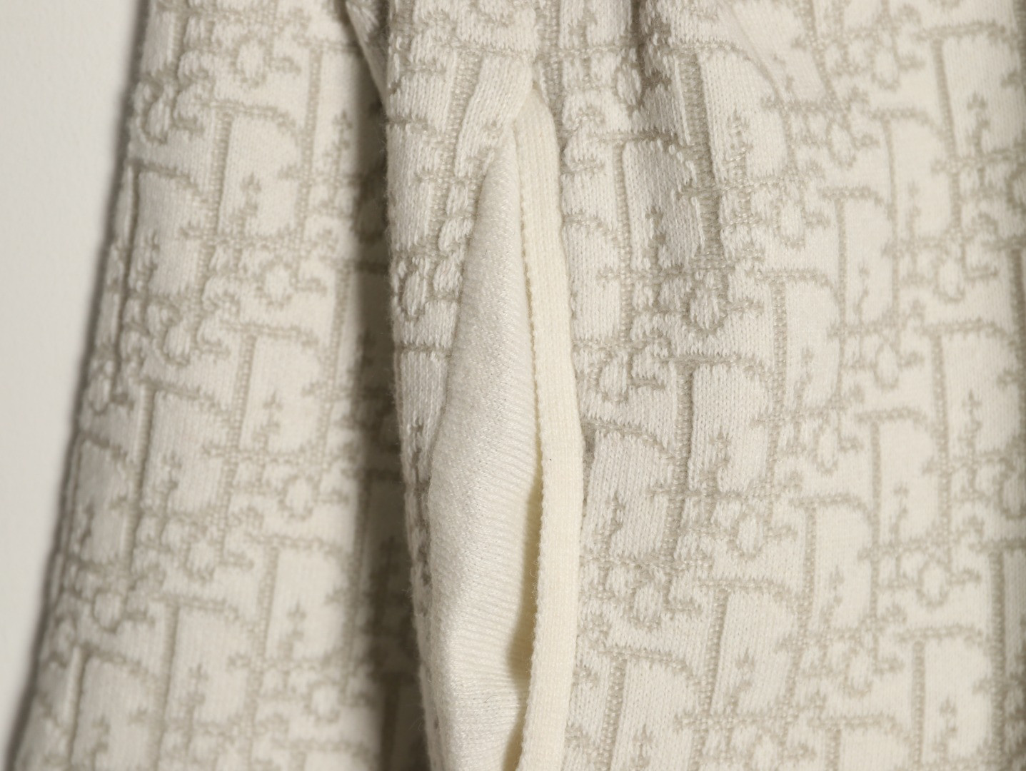 D10r Oblique Knitting Cardigan