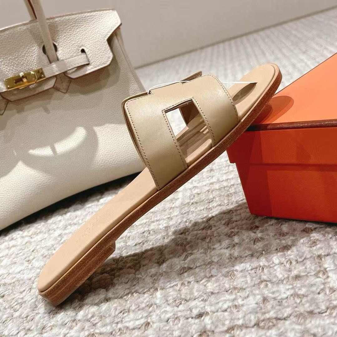 UA H**me5 Oran sandal