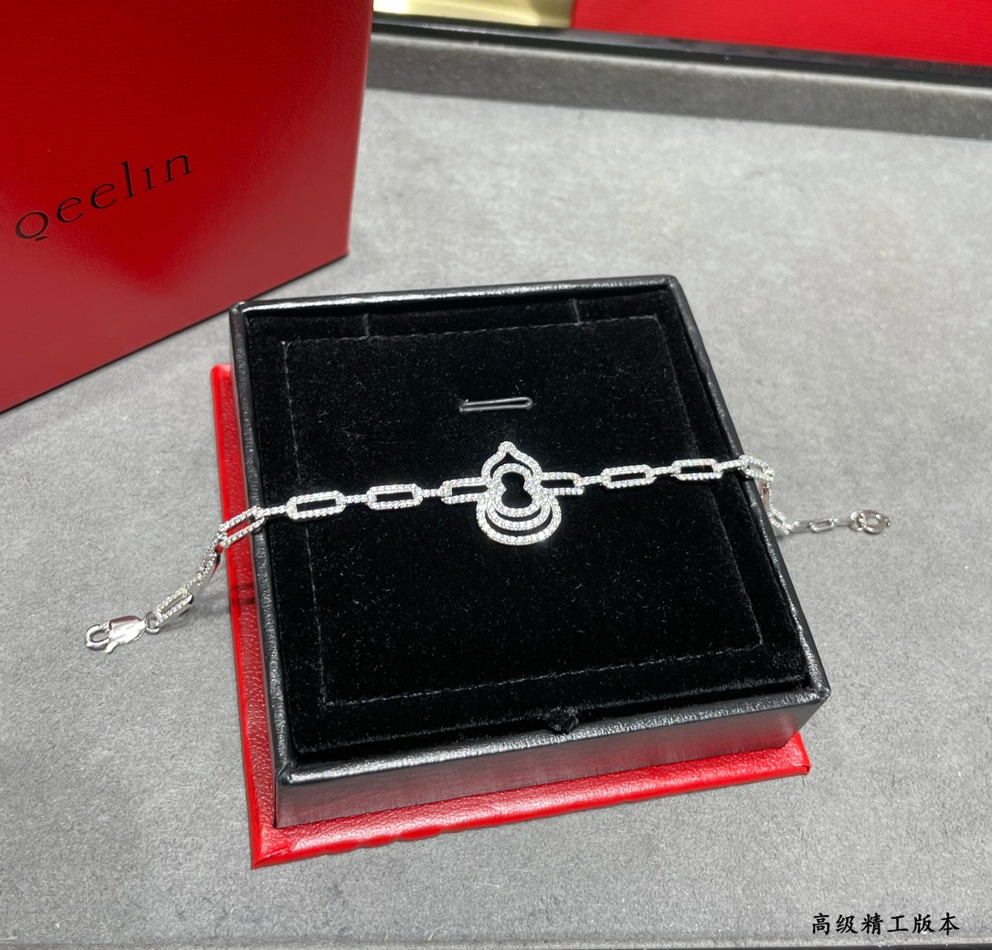 Qeelin Triple Loop Gourd Bracelet