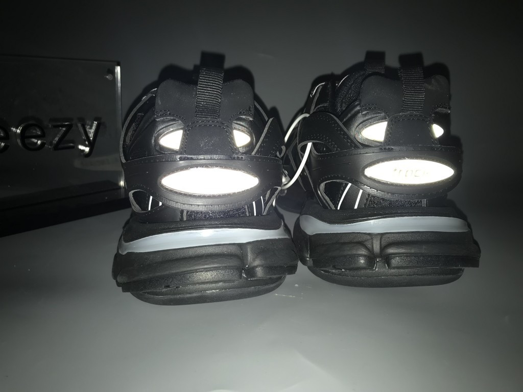 UA TRACK TRAINERS IN BLACK MESH AND NYLON LED SNEAKER