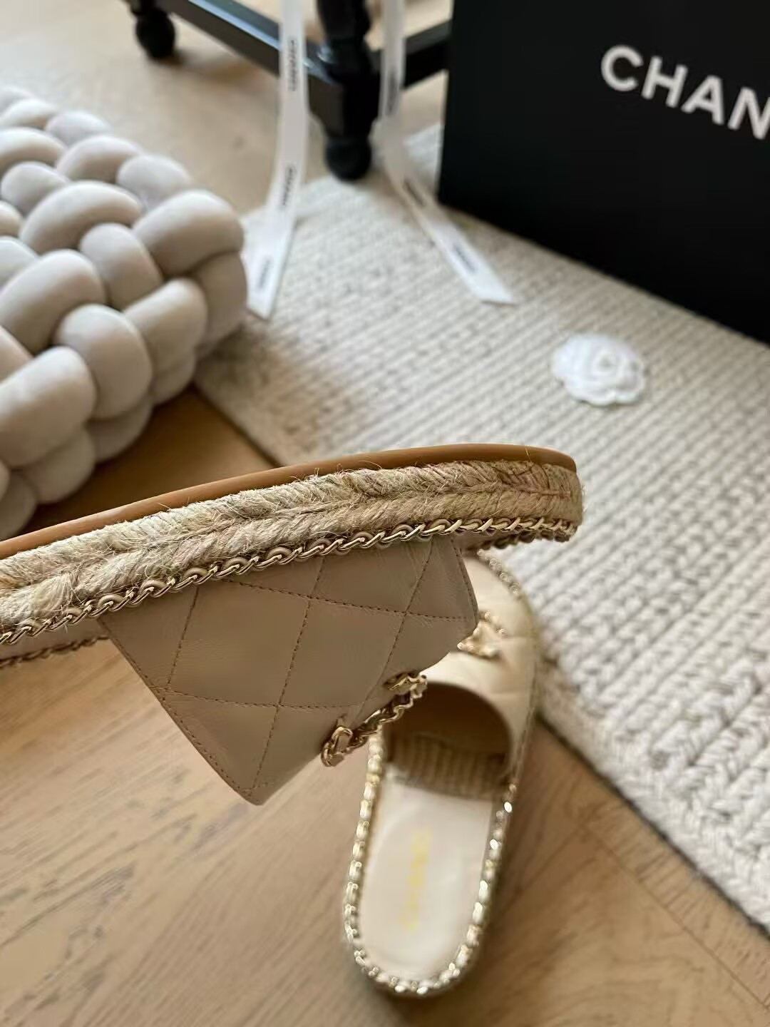 UA Ch**el Slides