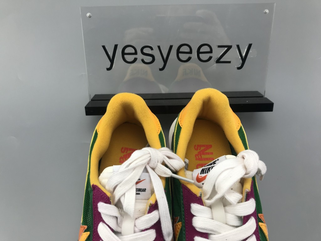 UA NIKE LDWAFFLE/SACAI GREEN PURPLE