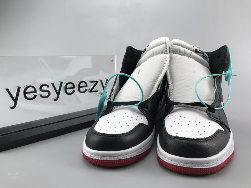 UA WMNS AIR JORDAN 1 RETRO HIGH "SATIN BLACK TOE"