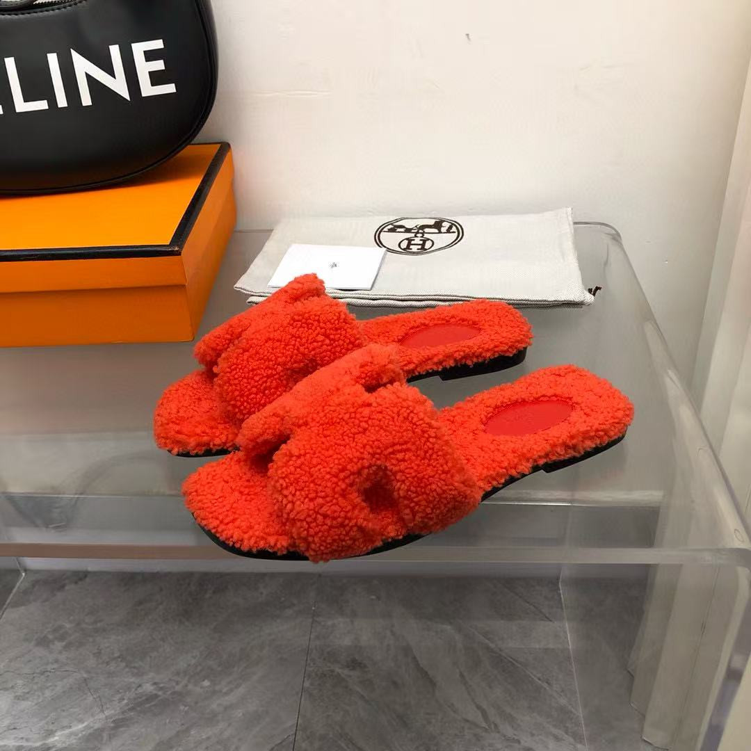 UA H**me5 Oran sandal