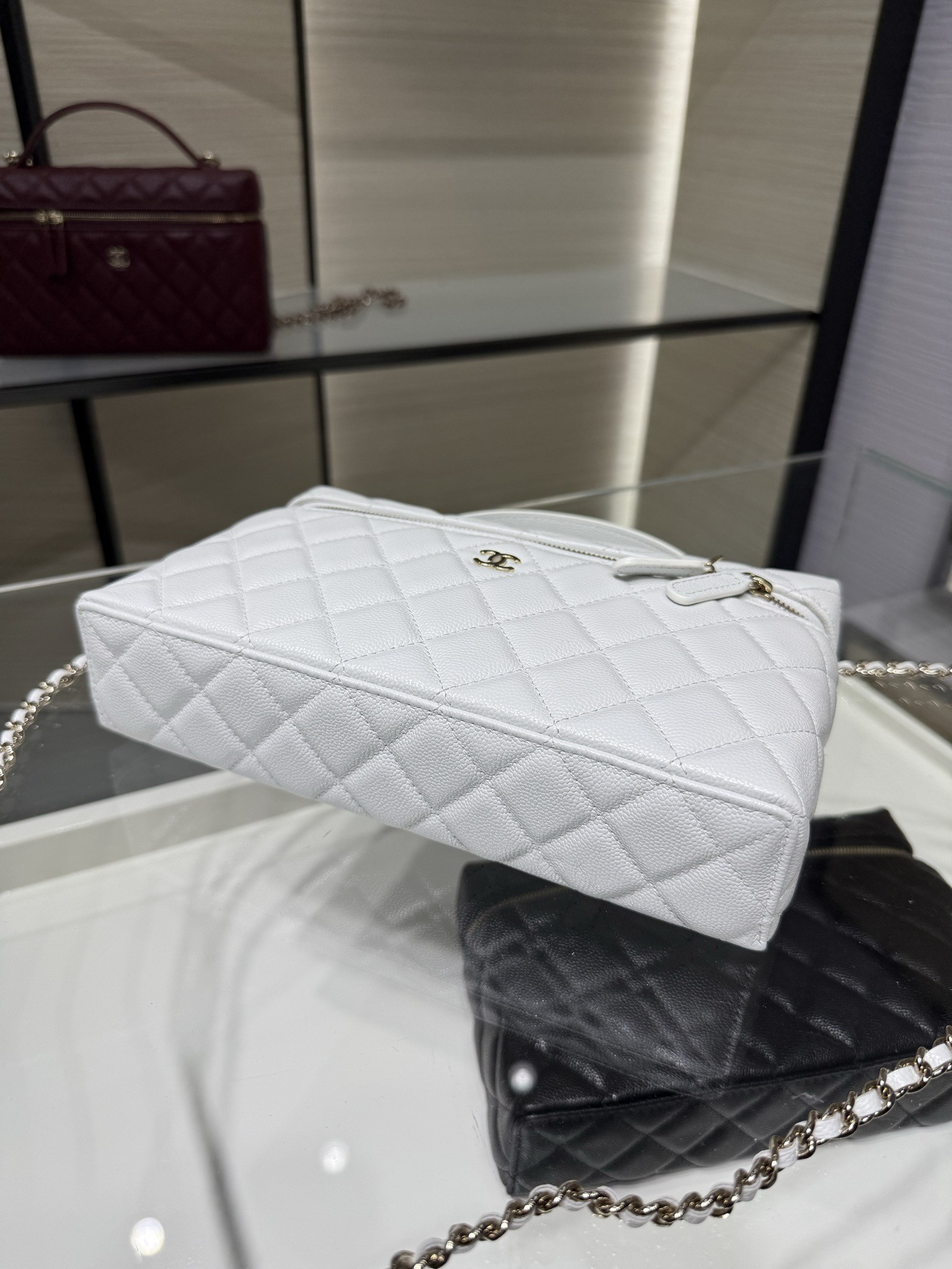 Ch**el Classic Vanity with chain Handbag AP5446 15x23x5cm