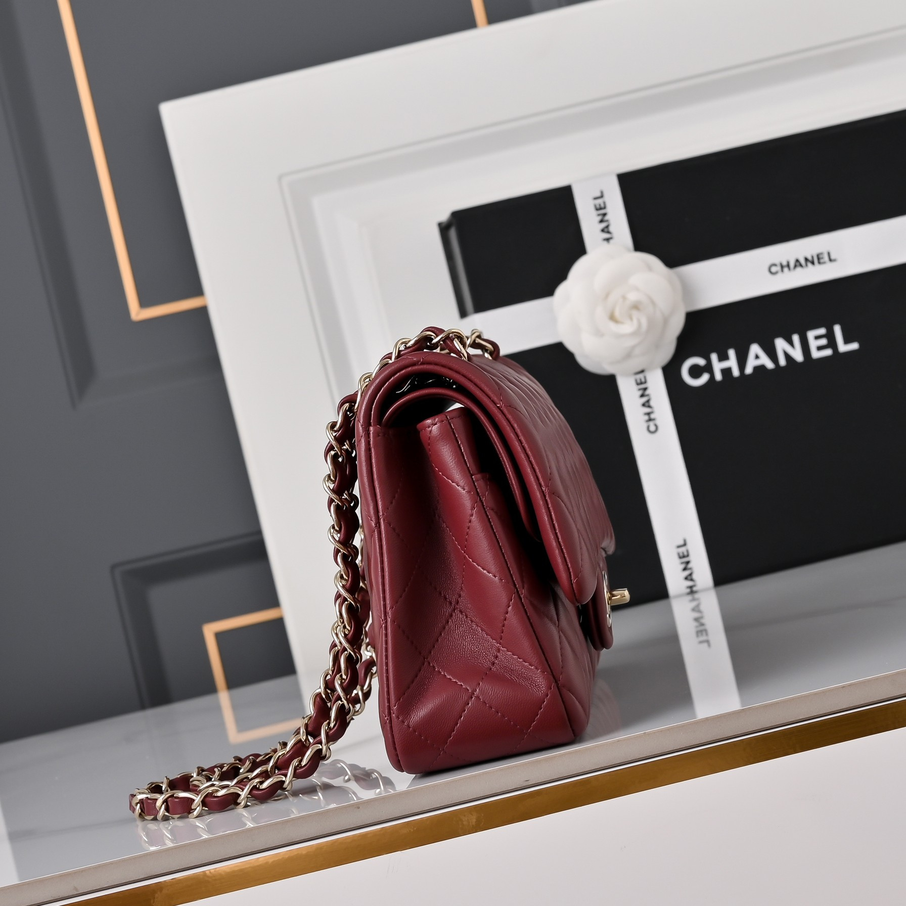 Ch**el Classic Burgundy Lambskin Flap Handbag with Light Gold Hardware A01112 15.5x25.5x6cm