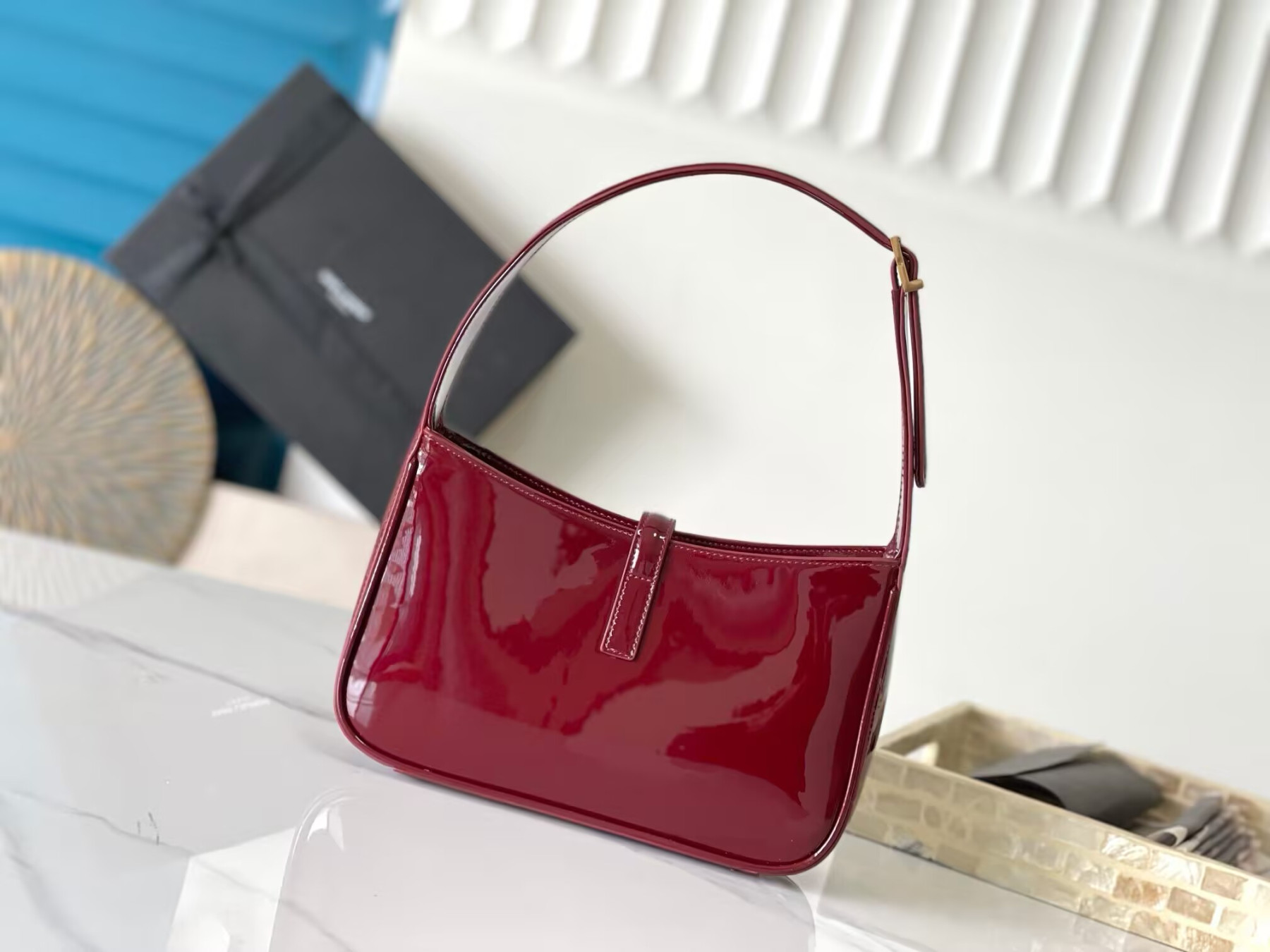 Y51 le 5 à 7 in patent leather 23x16x6.5cm