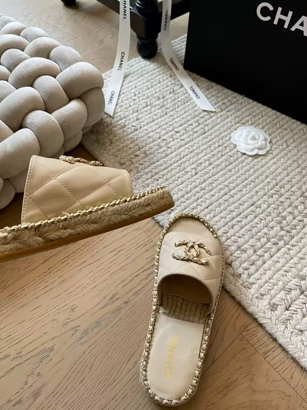 UA Ch**el Slides