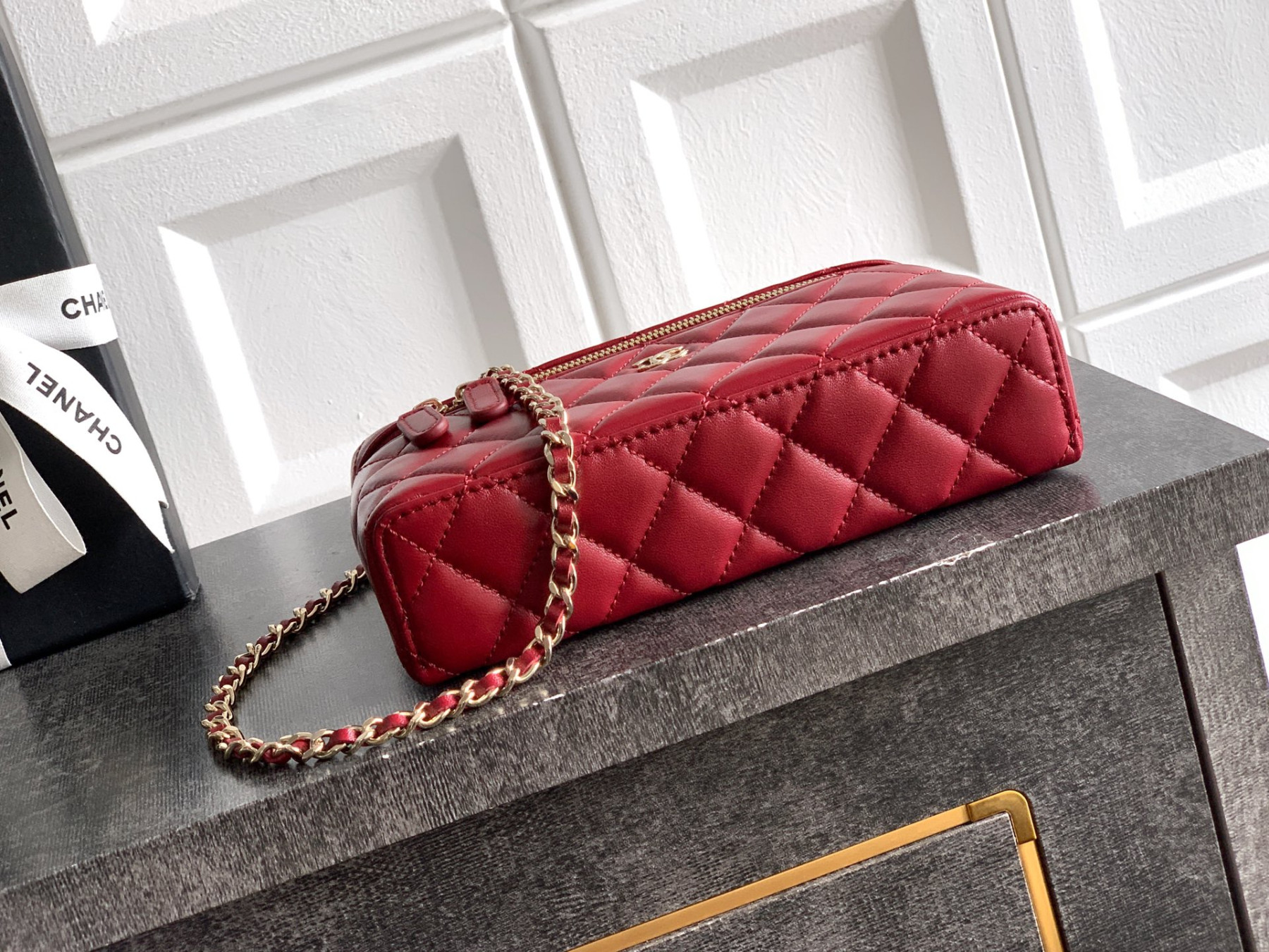 Ch**el Vanity with Chain 17x19x5cm