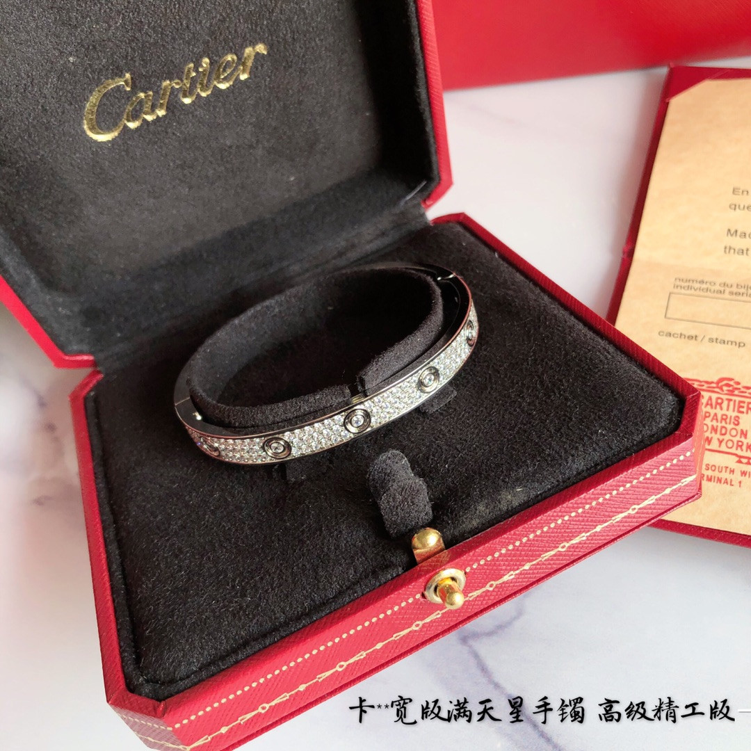 Ca*t1er Gypsophila wide Bracelet