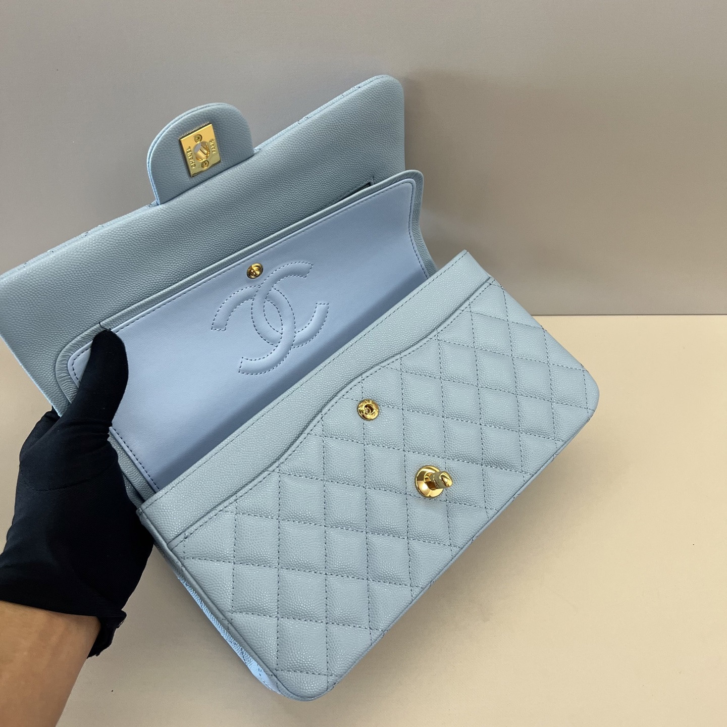 Ch**el Flap Bag A01112 25x15x6cm