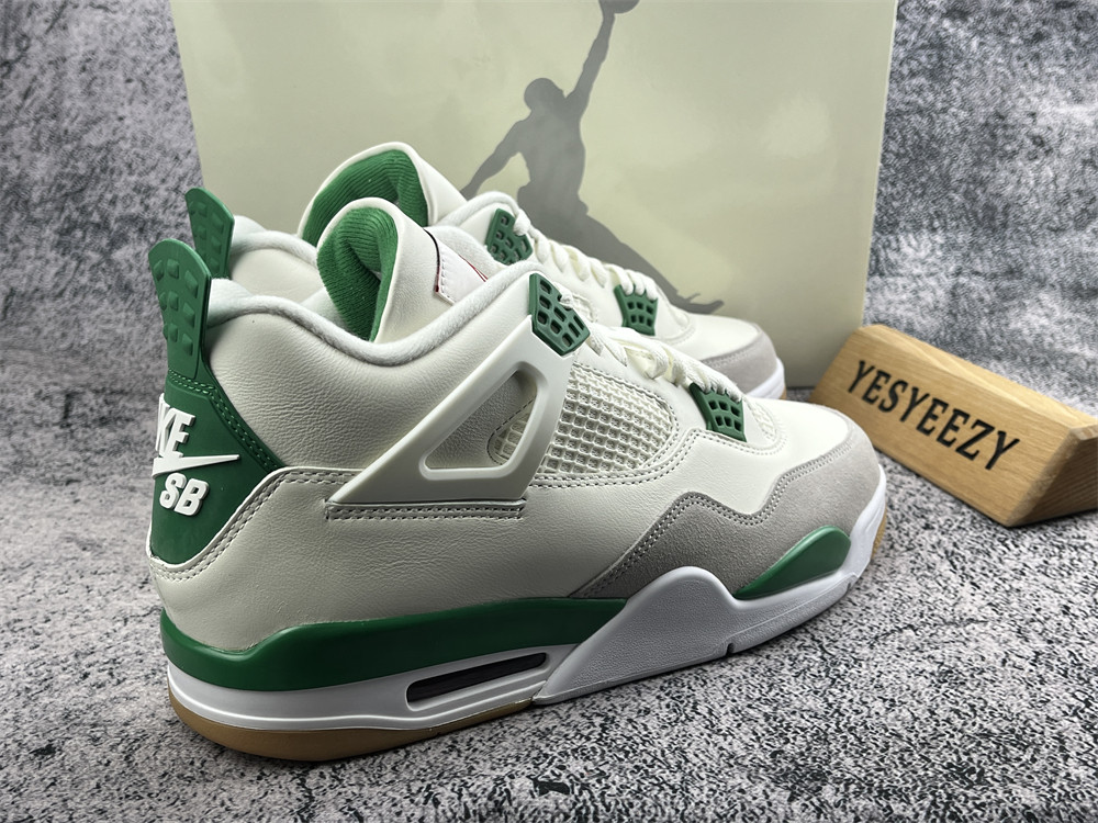 UA NIKE SB X AIR JORDAN 4 RETRO SP 