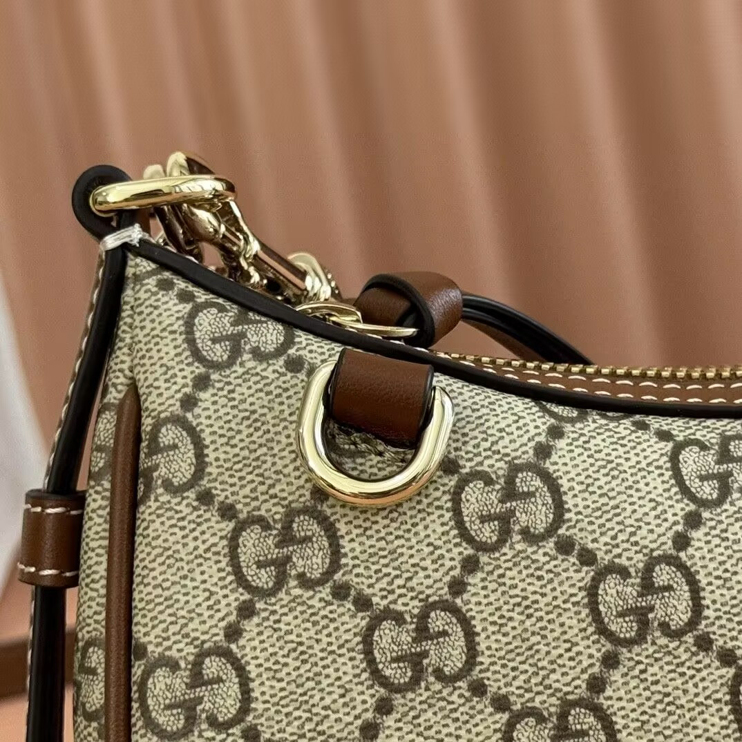 Gvc*1 GG Emblem Small Shoulder Bag 24x16.5x6cm