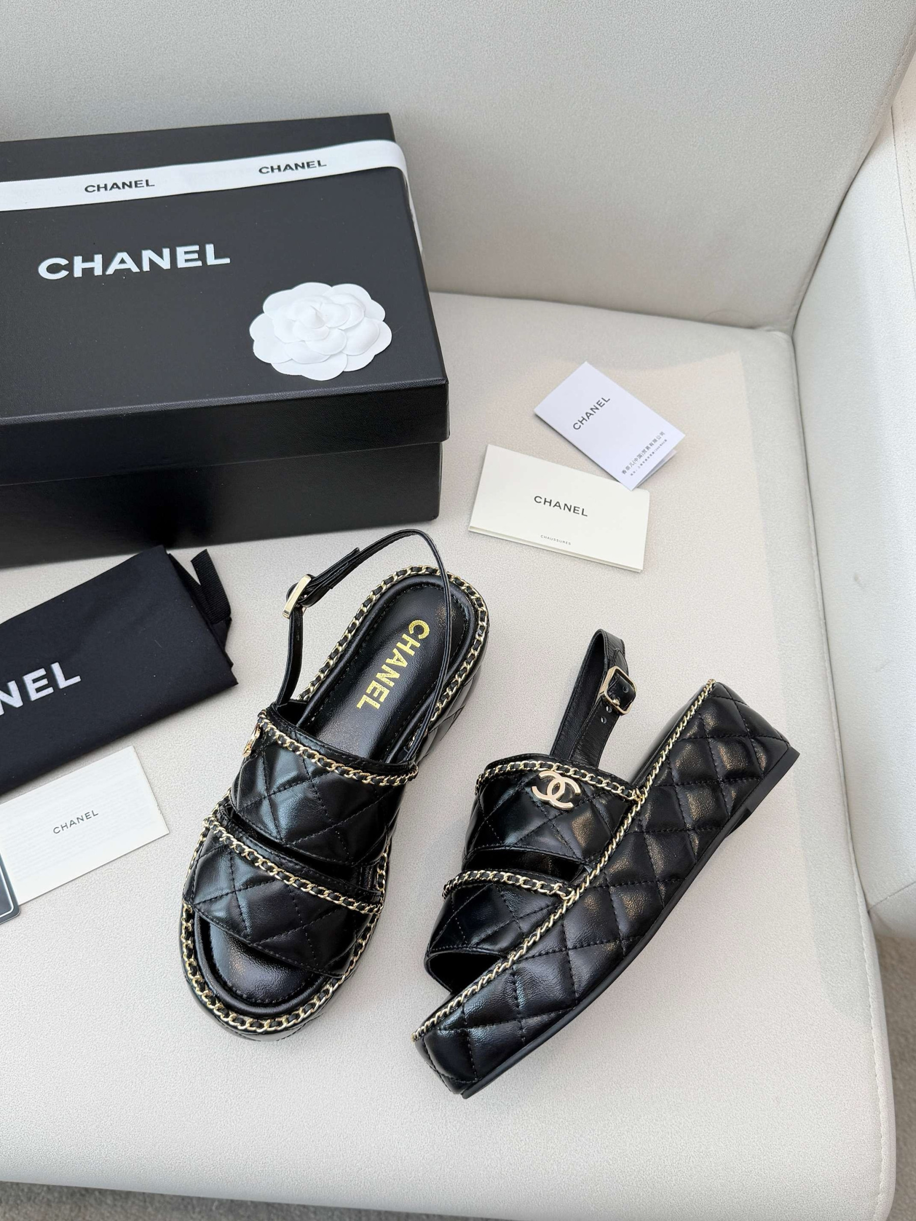 ua Ch**el sandals