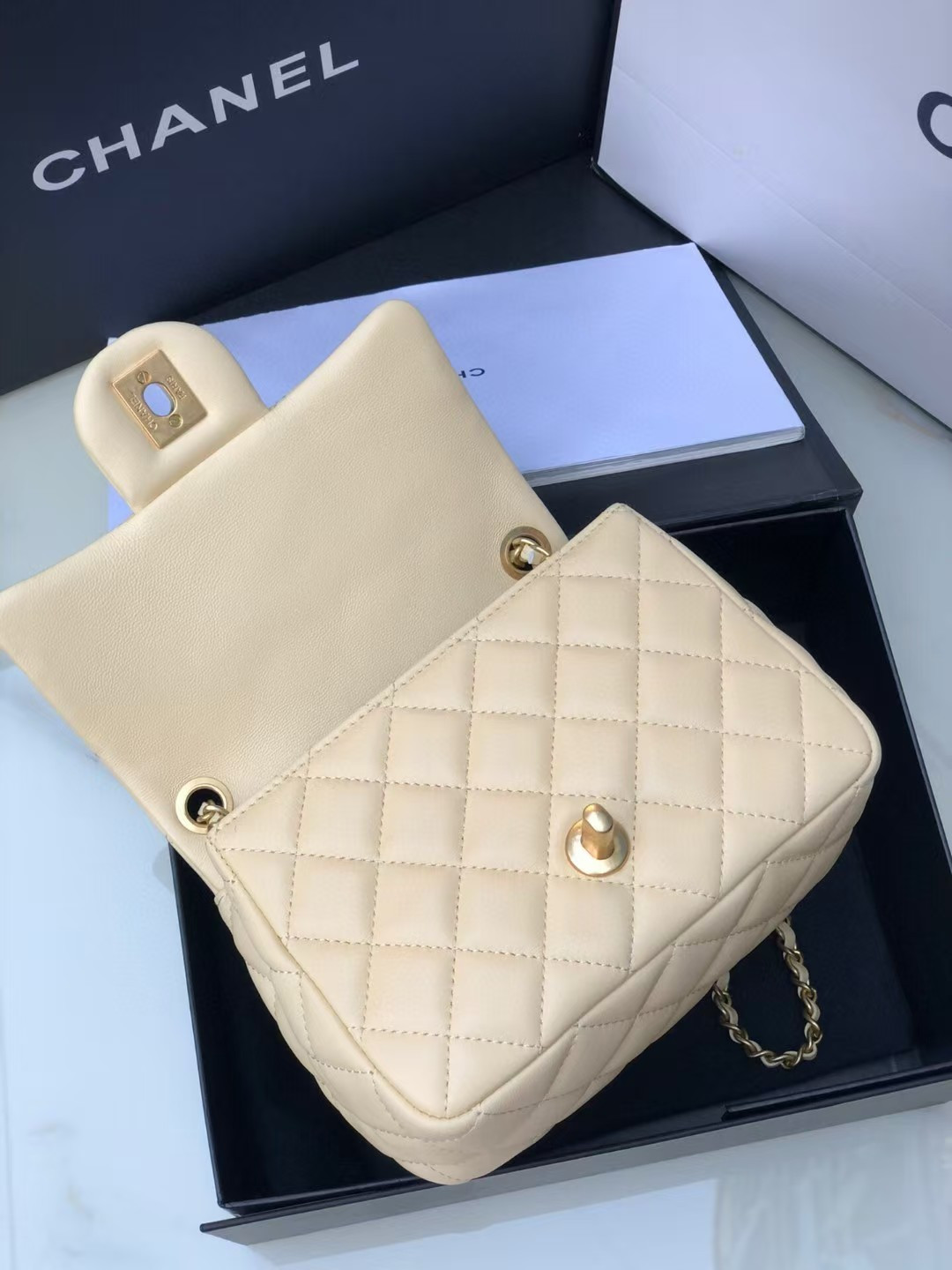 Ch**el MINI FLAP 13.5 × 17 × 8 cm
