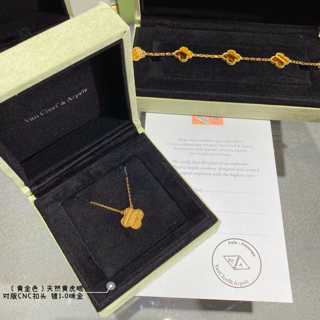 V*n Cl**f & Arpels Medium Classic Natural yellow tiger eye four leaf clover Necklace Diameter approx 1.5cm,Chain length approx 40+5cm