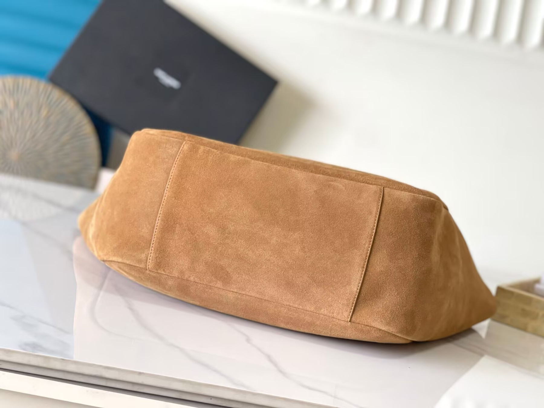 Y51 le 5 à 7 bea in suede 50×28×18cm