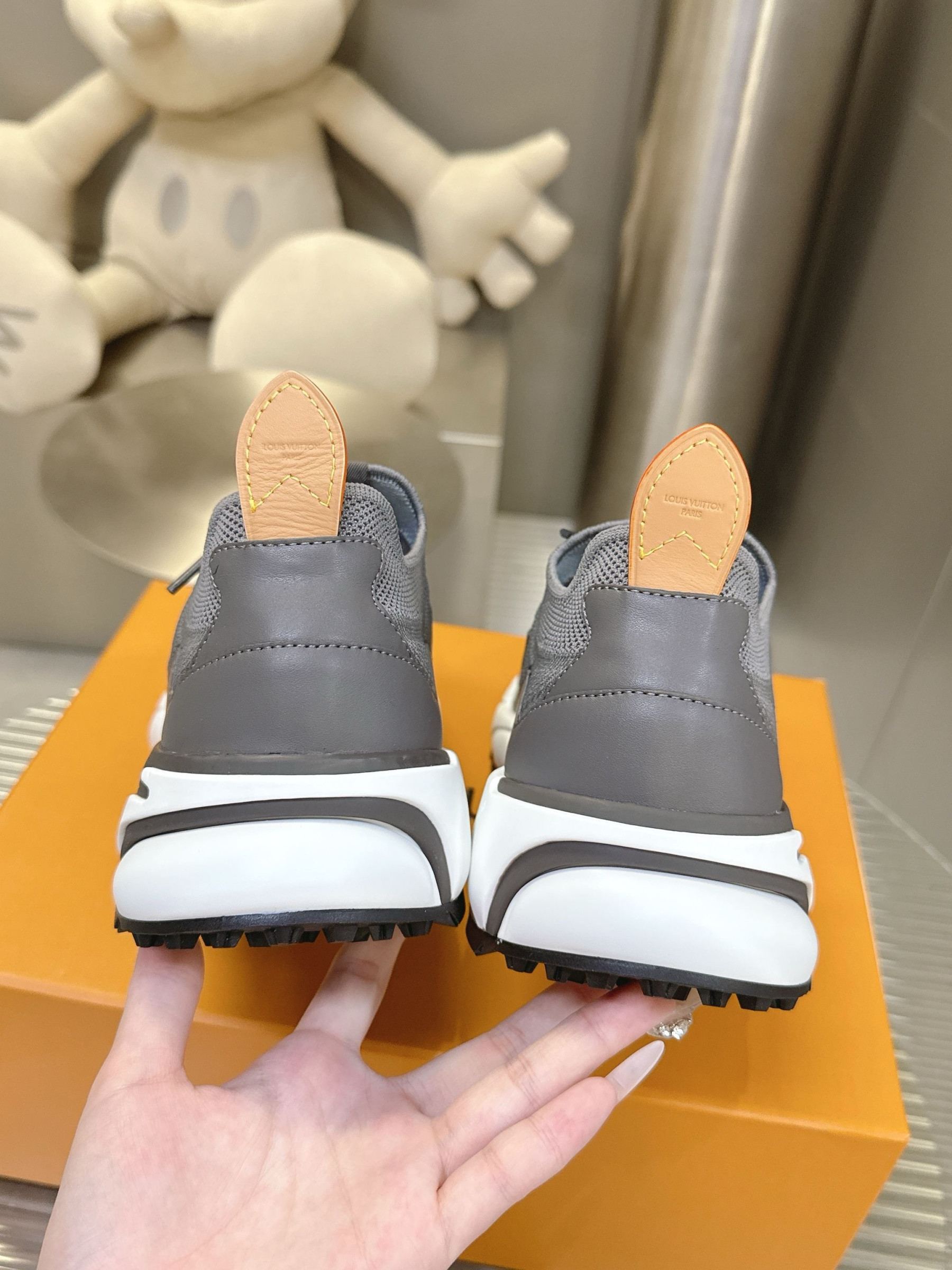 UA LV Sneaker