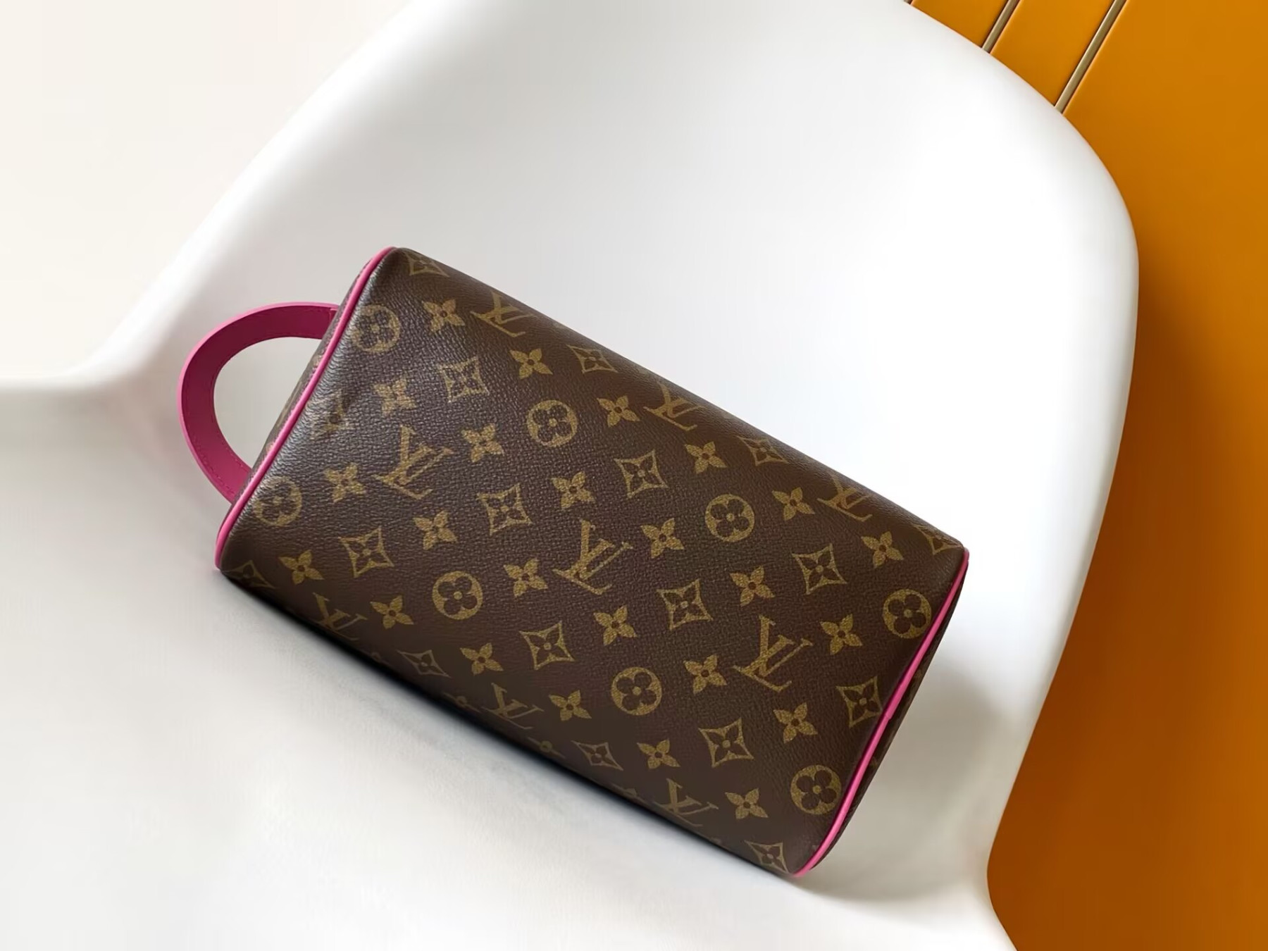 LV Dopp Kit M12641 28x15x16.5cm