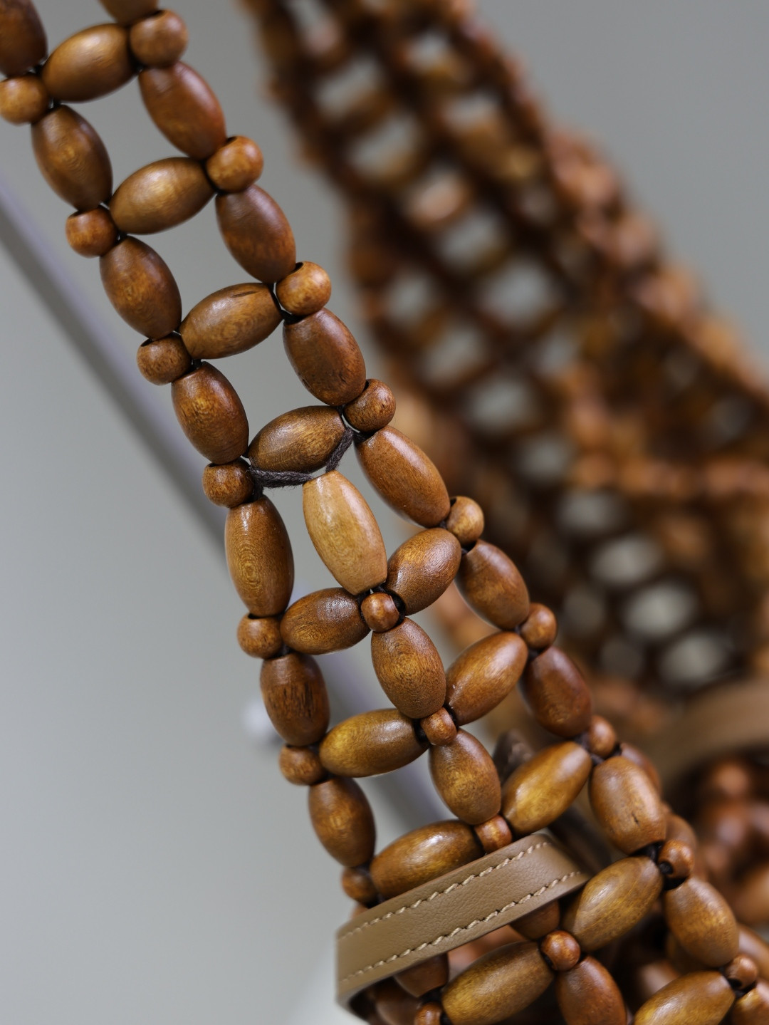 Y51 LE 5 à 7 large in wood beads 30x35x10cm