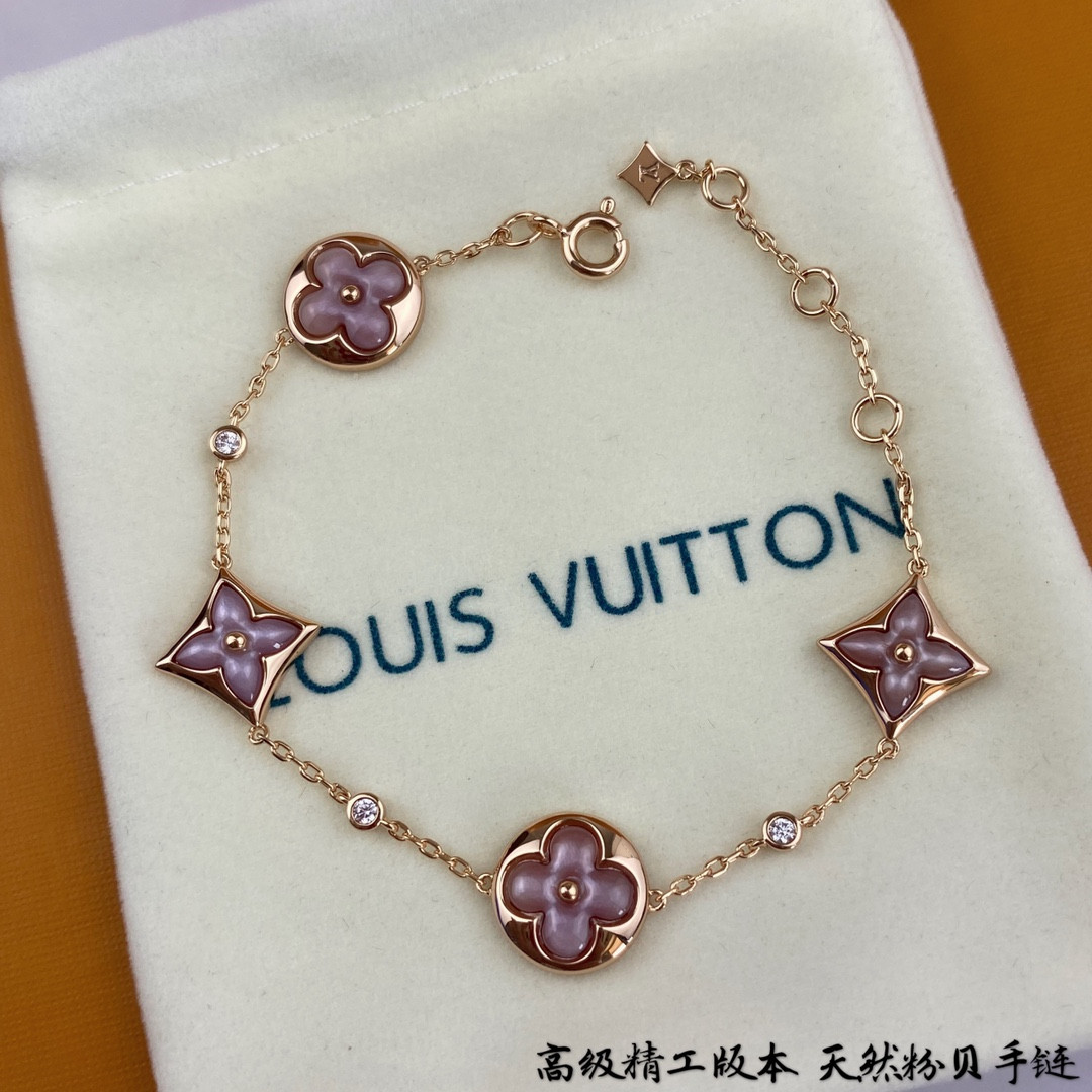 L0vis Vvtt0n Four-Flower Natural Pink Shell Bracelet