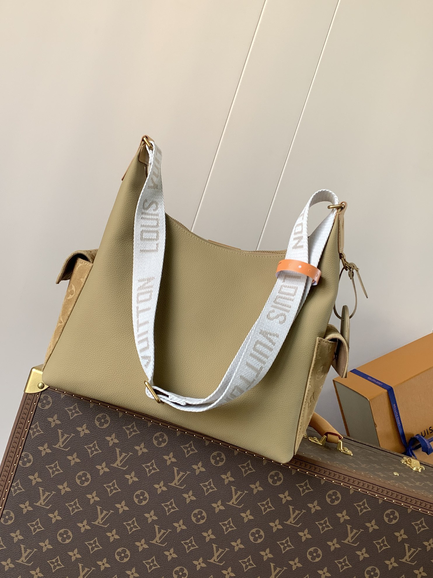 LV Hobo Cargo M12697 34.5x27x19.7cm