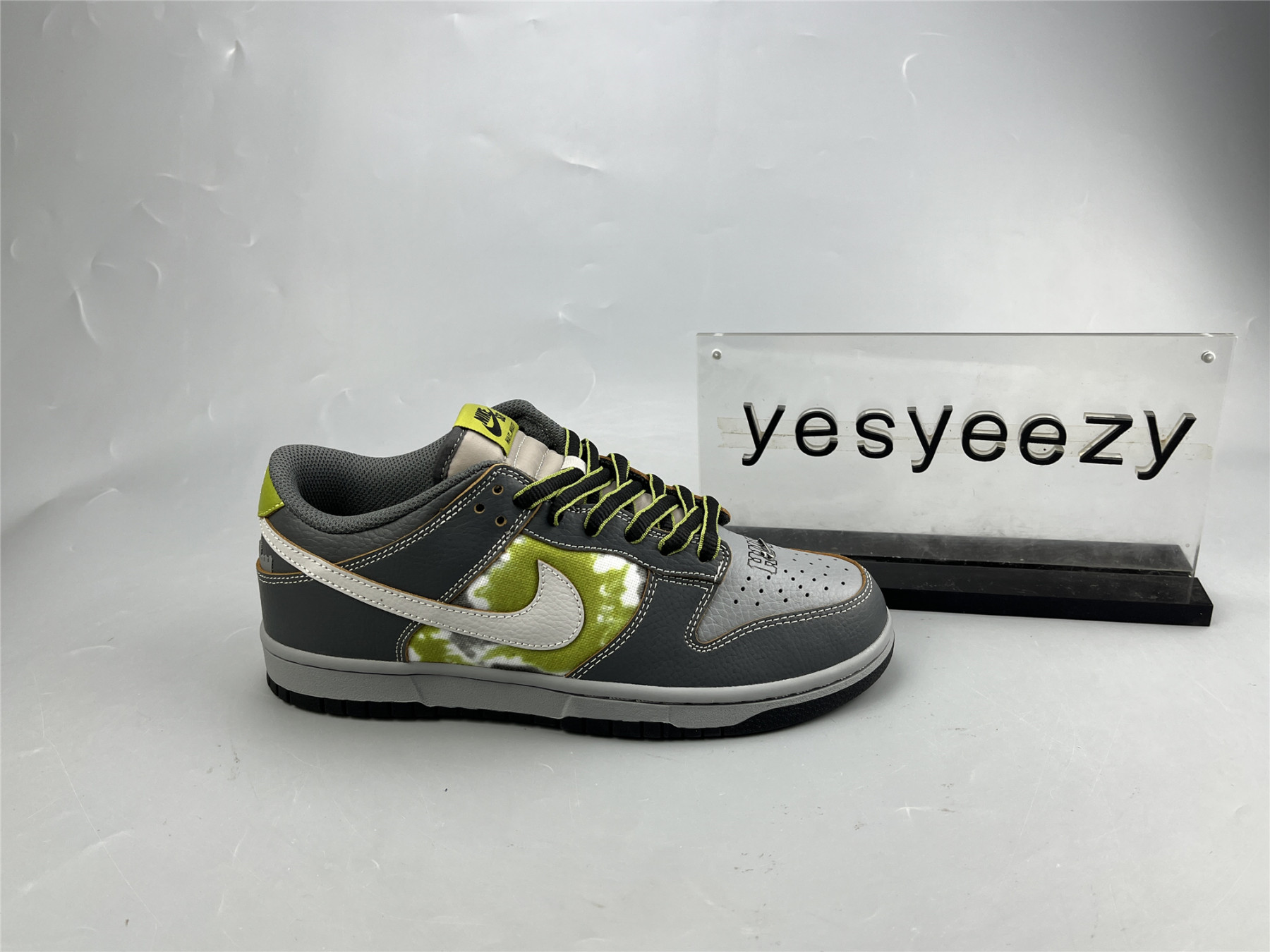 UA HUF X NIKE SB DUNK LOW "SAN FRANCISCO"
