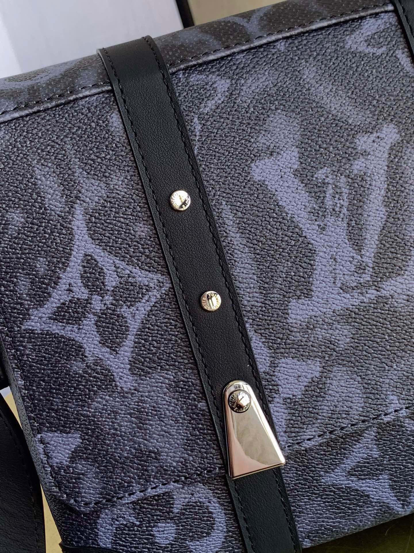LV TRUNK MESSENGER M57271