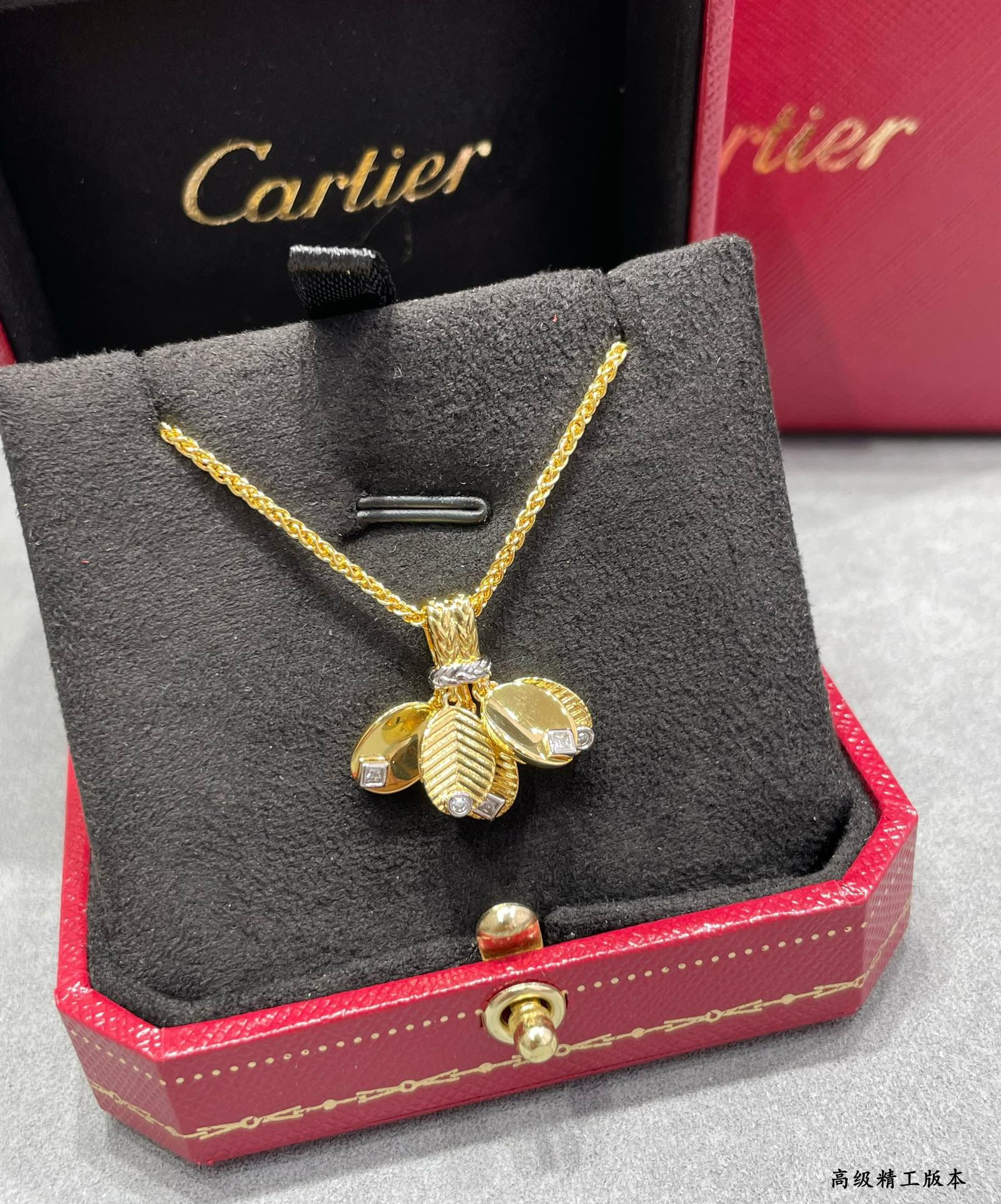Ca*t1er Coffee bean leaf Necklace