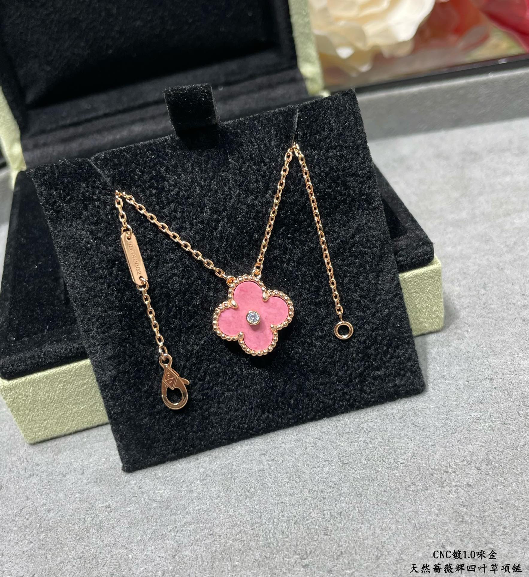 V*n Cl**f & Arpels Medium Classic Four Leaf Clover Necklace Diameter approx 1.5cm Chain length approx 40+5cm